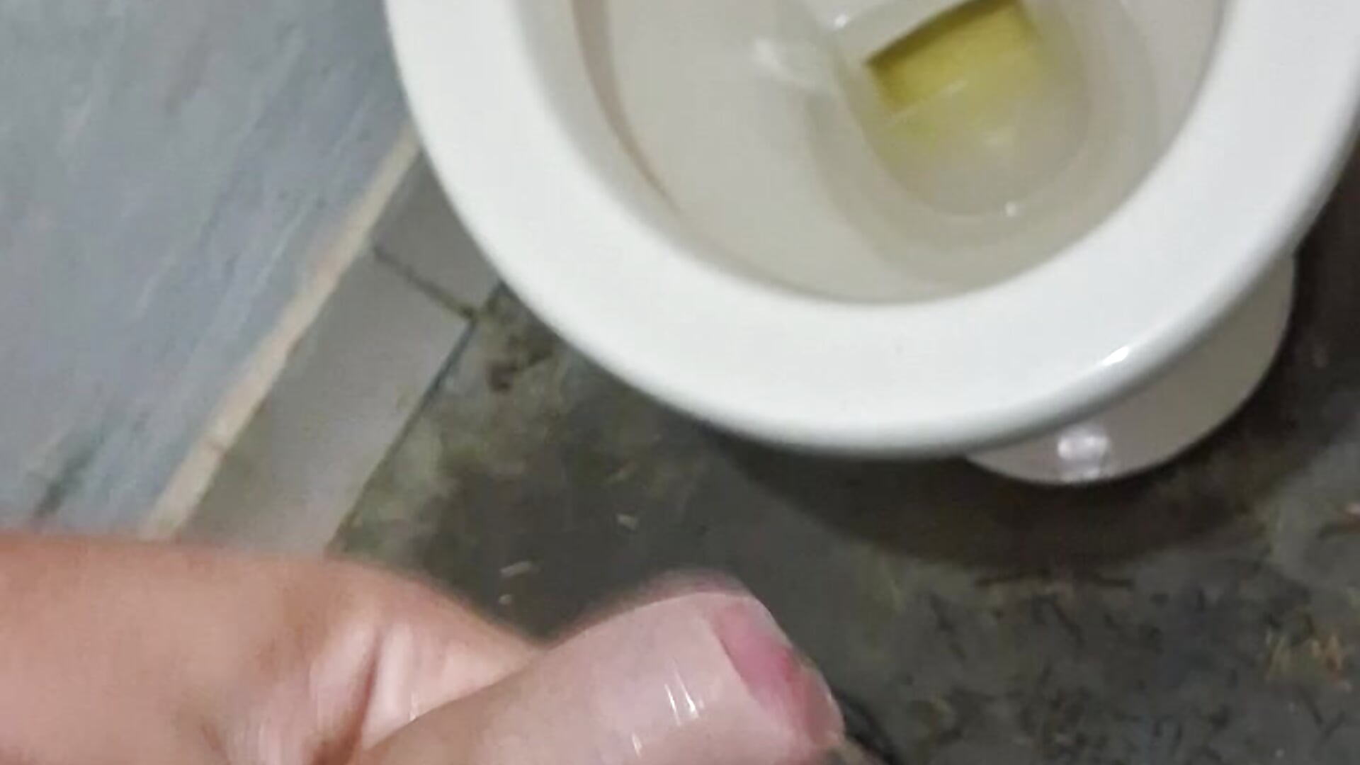 My wife wanted milk and flew all the way to the bathroom wall - vídeo de la modelo de cam Urso_Nerd