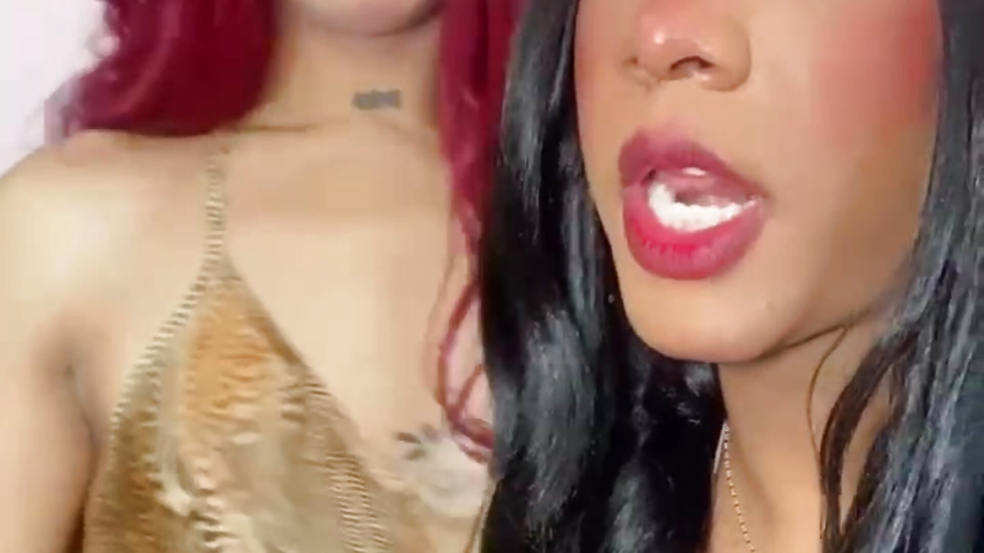 😍 - video by NaughtySweetss cam model