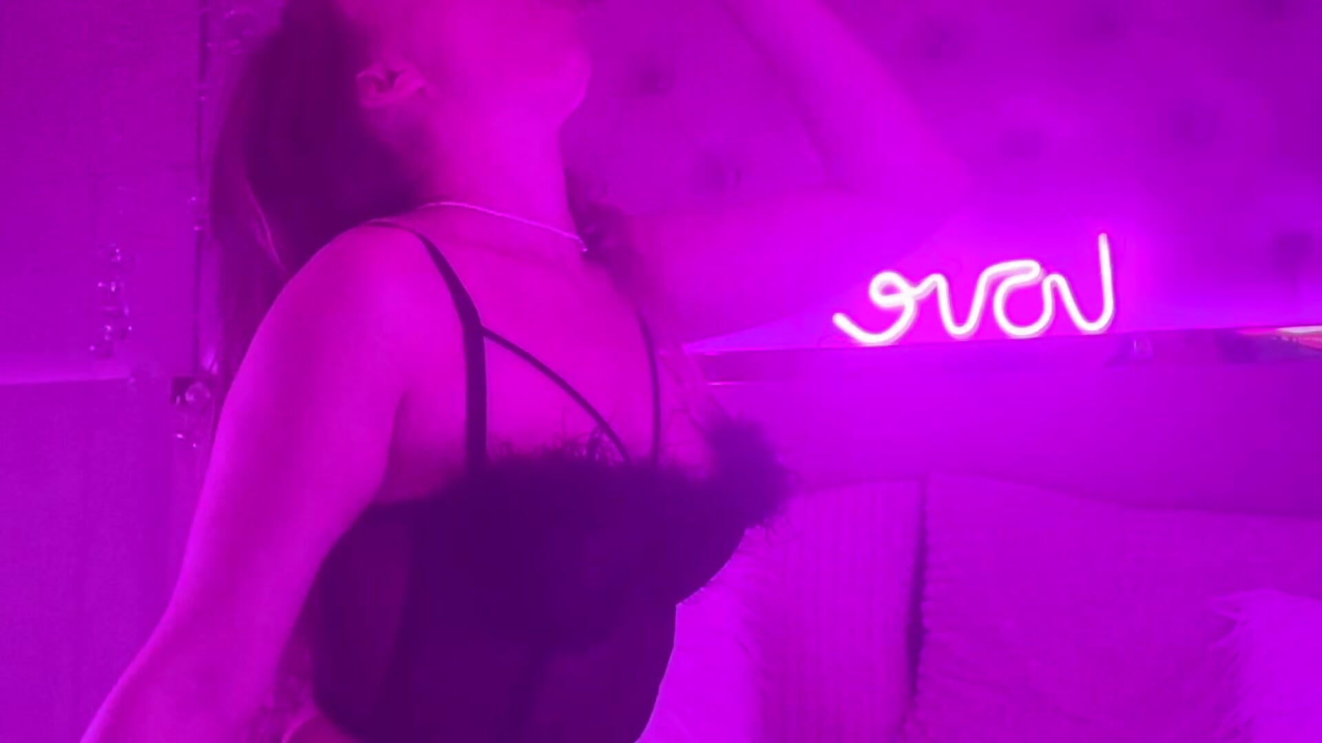 Deepthroat💦 - video by AlysonHuxley_ cam model