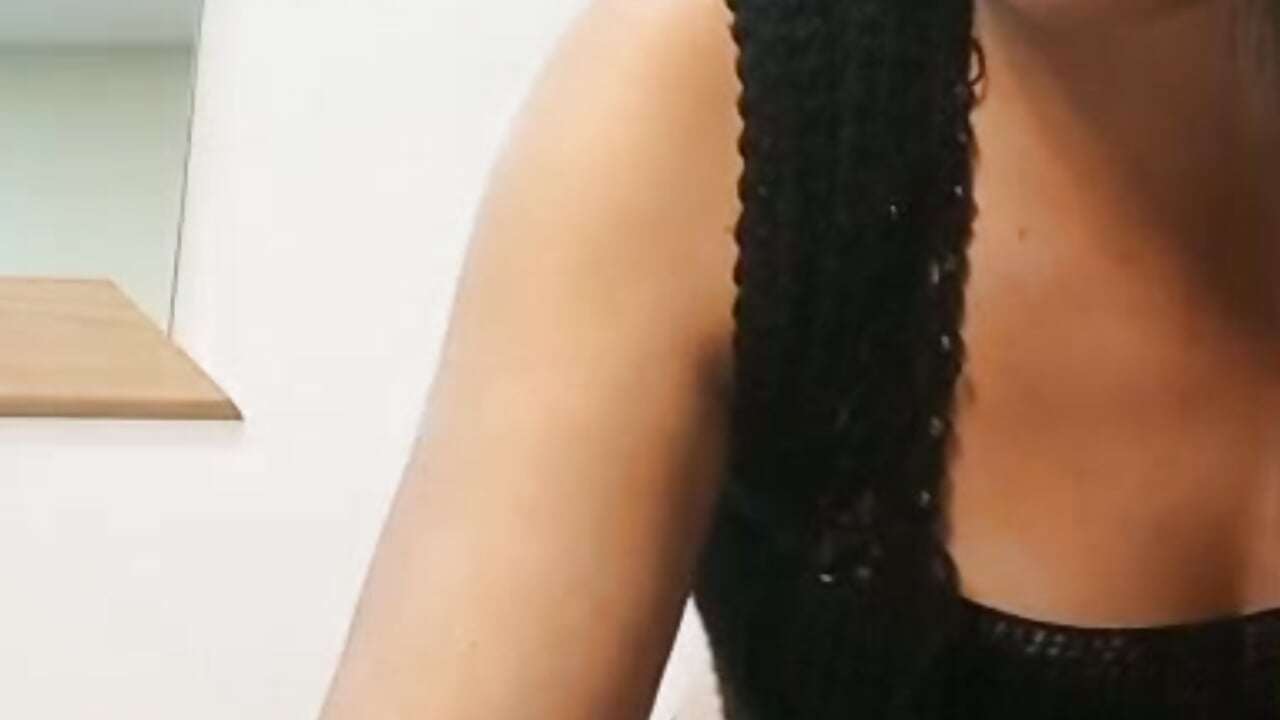 Hola mi amor💋❤ - video by KendraaSimons cam model