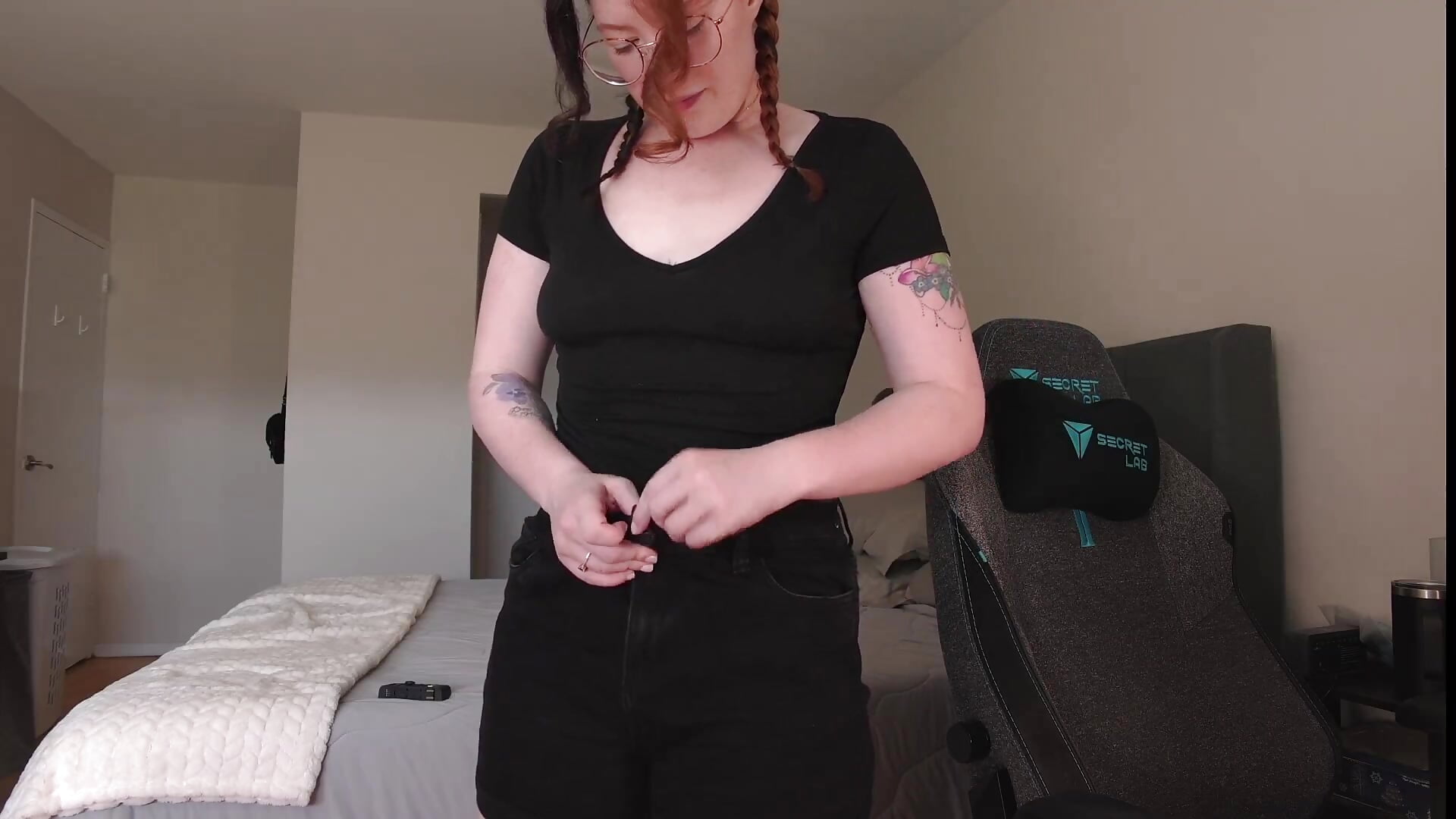 Your bully best friend needs your help picking an outfit! (and cumming) - video by Strawberryfoxx cam model