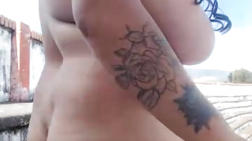 Naked, opening her anus and masturbating in public — filmik You-sexy-starr, modela(-lki) na kamerkach