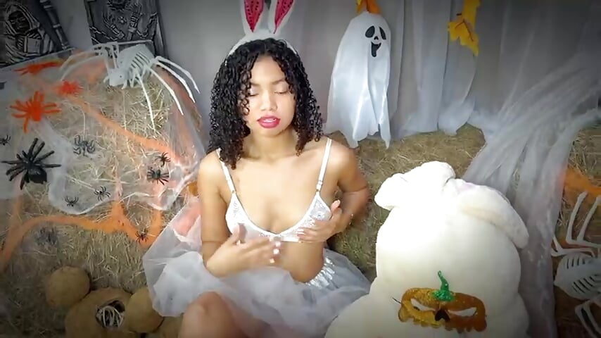 WhatsApp Video 2025-10-24 at 9,02,55 PM - video by Sofia_Seduccion cam model