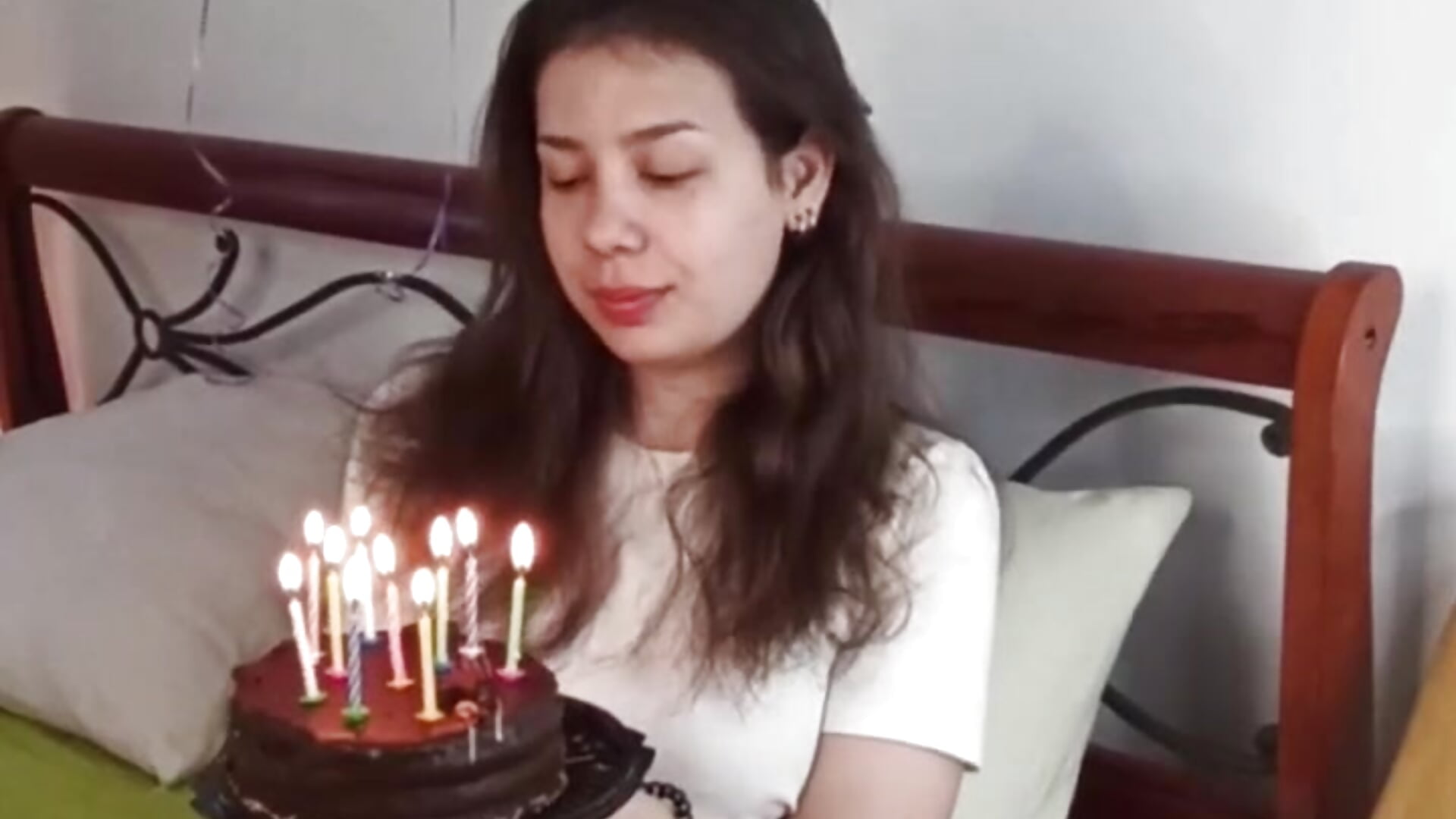 Happy birthday to me😋🥰🎈🎉🎊 - video by SynnoveChill cam model