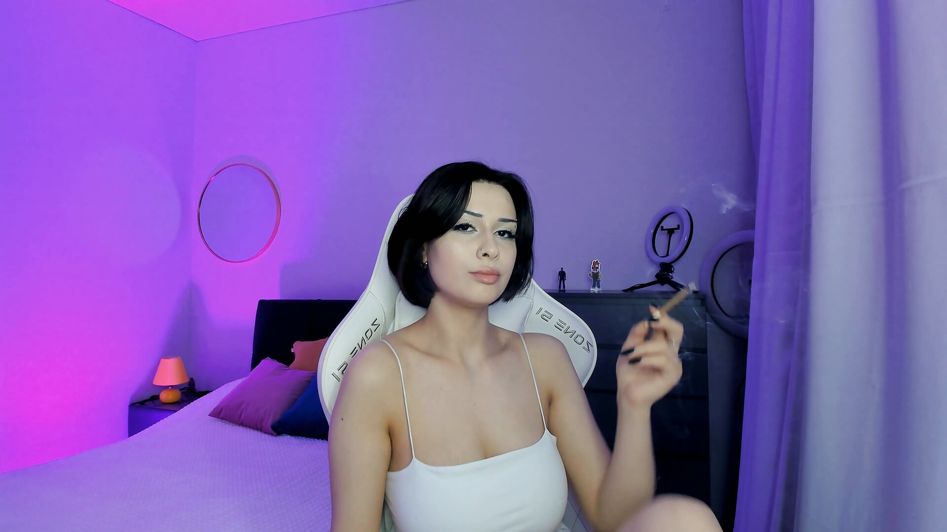 Smoke Without Words - video van IamLuna2006 cam-model