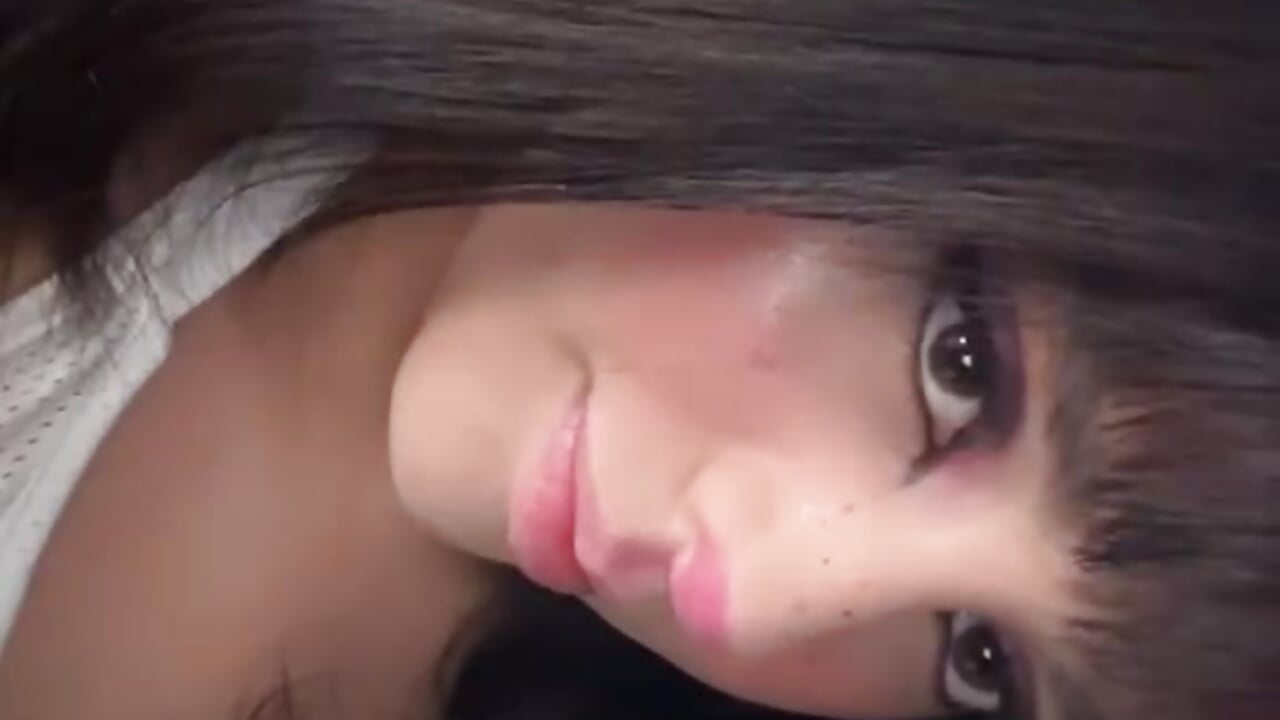 Candy or Carrot?🙈🥕－カメラキャストのAnna_Blade_の動画