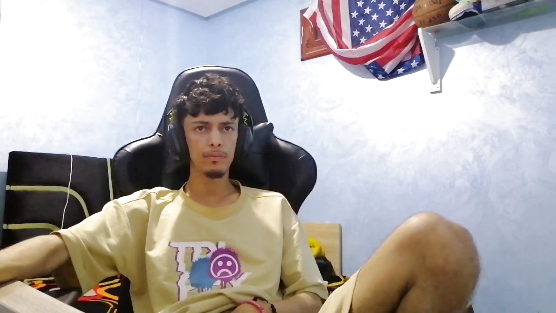 Welcome to my room, my name is Adam - vidéo du modèle de showcams Dark_DesireX