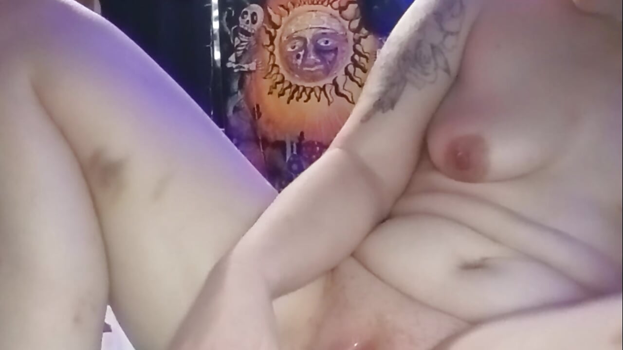 Fuck this pussy - video by SalutedTeaching cam model