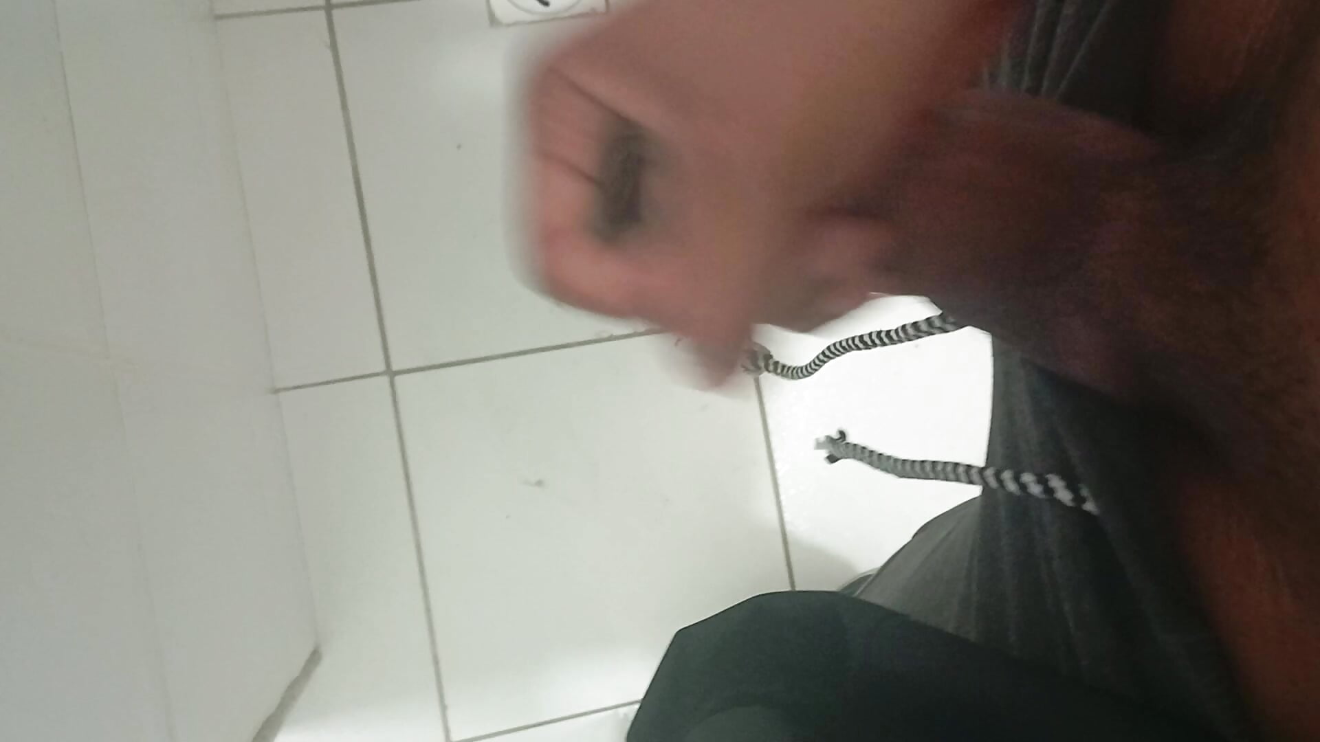 Batendo uma no banheiro - відео від вебкаммоделі pauzudao_12