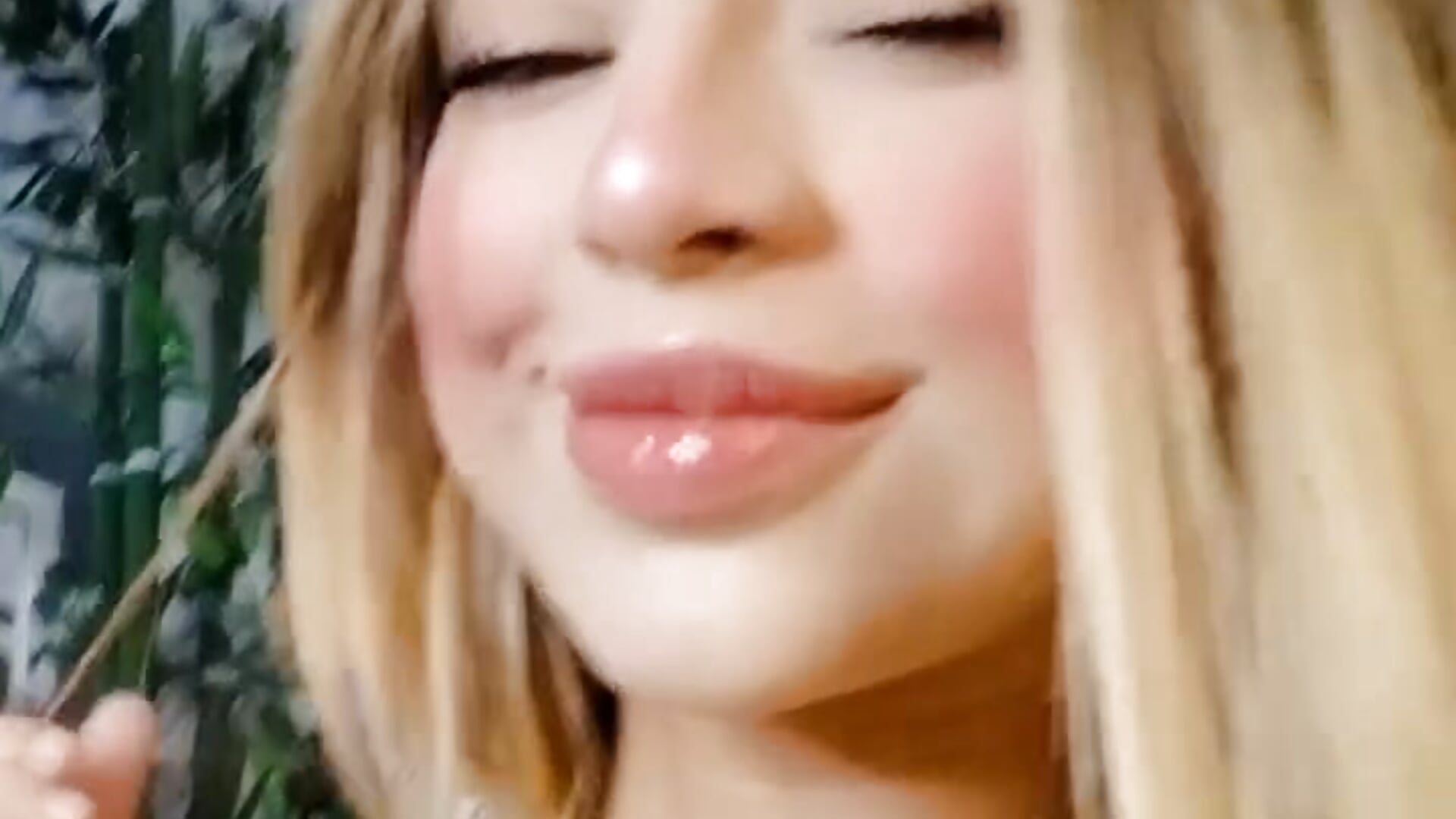 Me <3 – video modela na kameri LittleeJaz