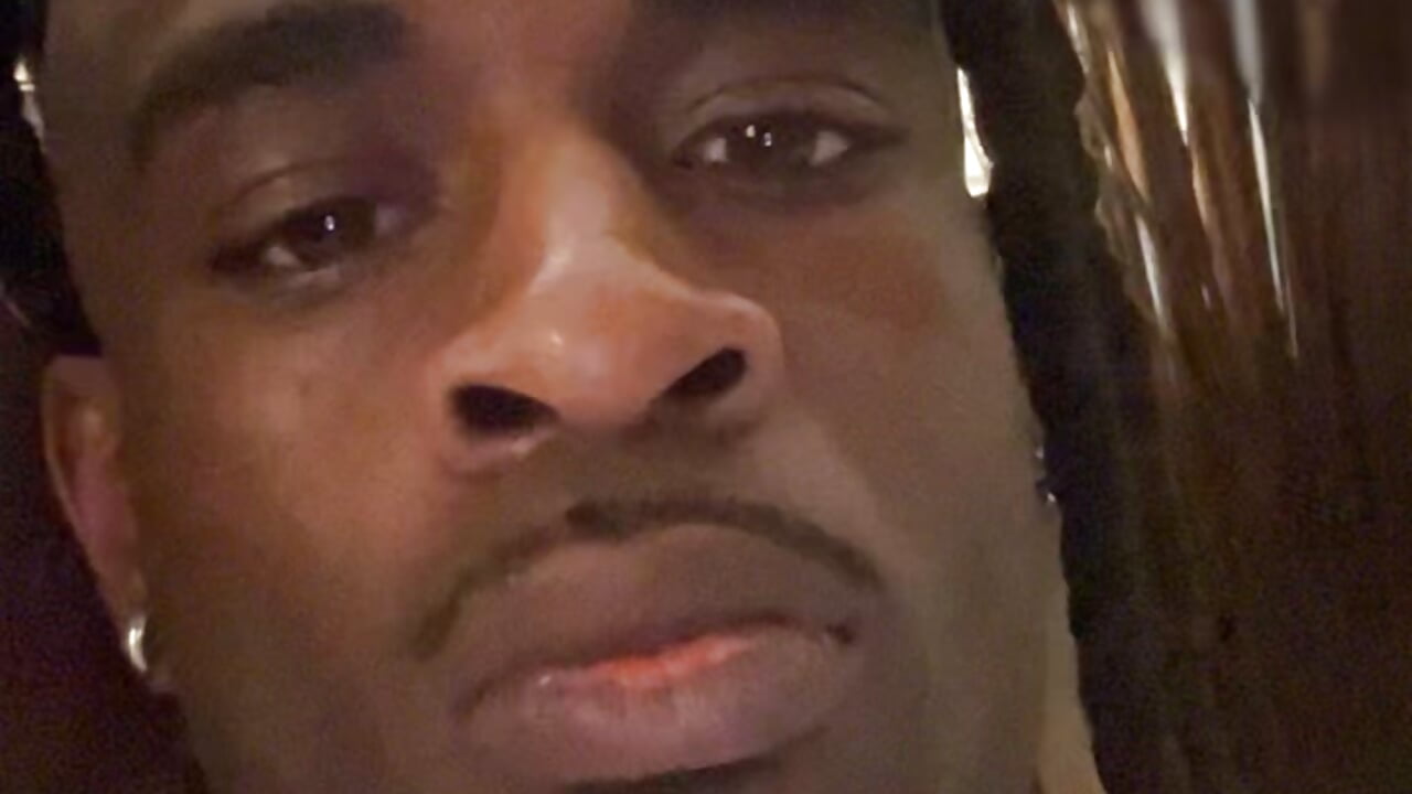 Bored Selfie - video by AstroBoii cam model