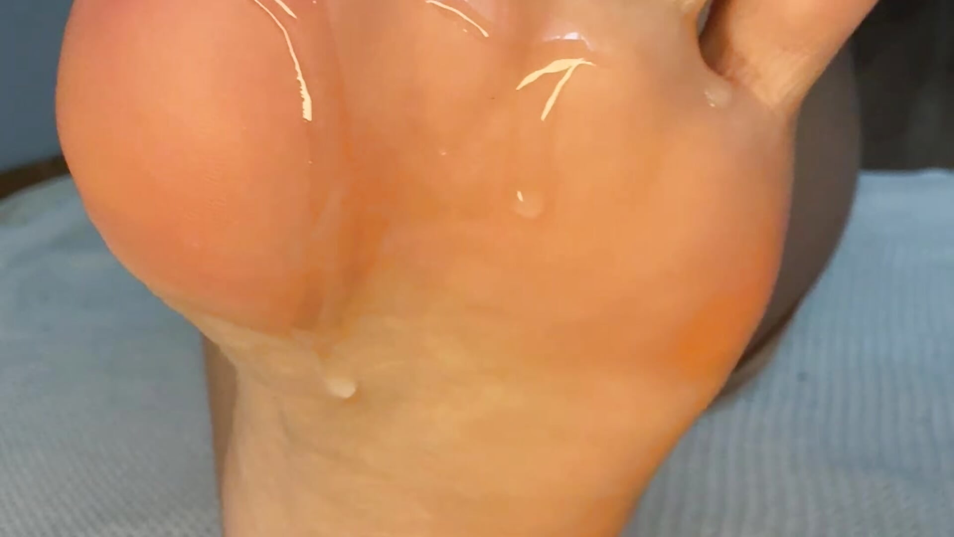 Feet + oil