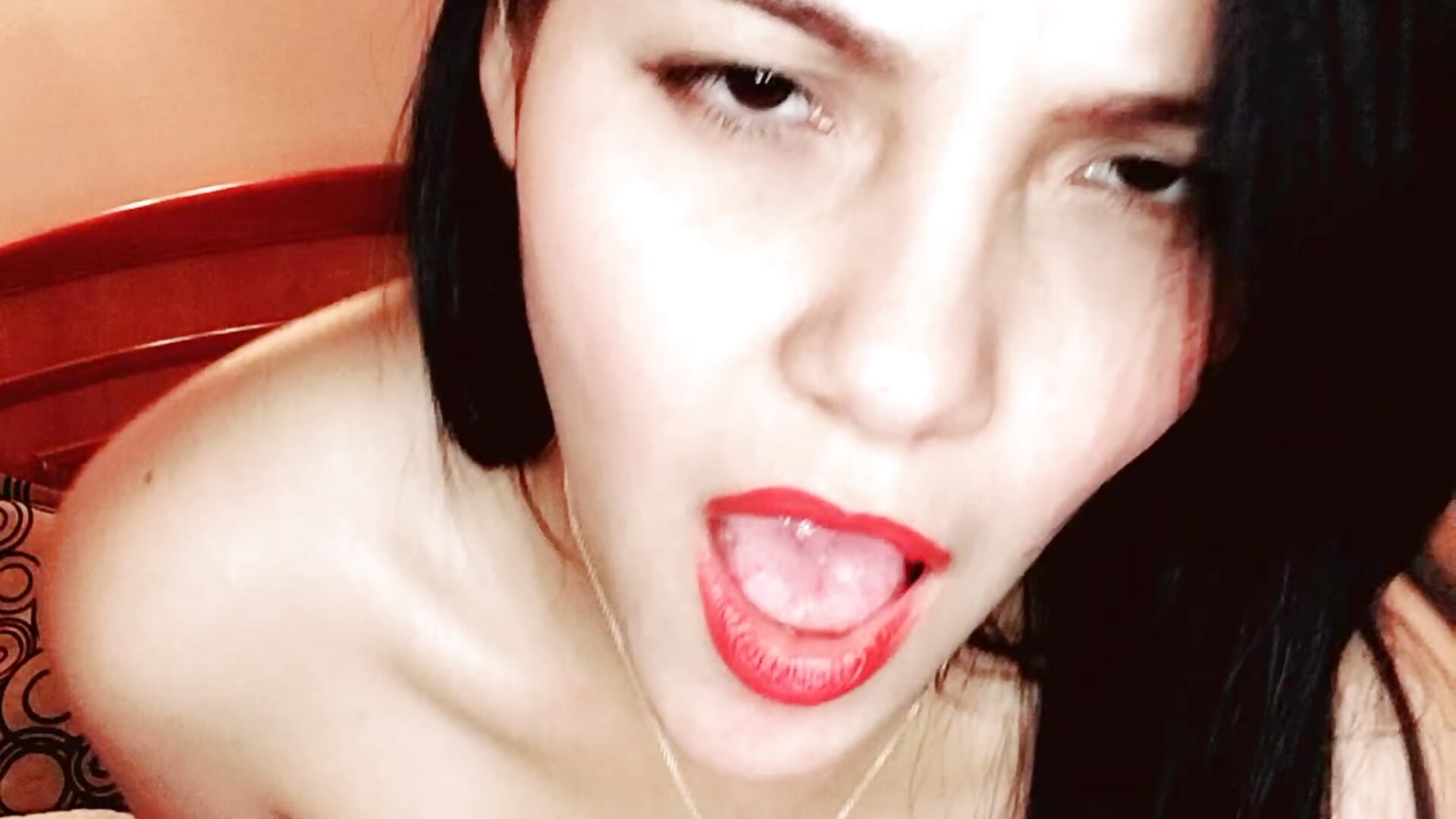 Mmmm 😈💦 — filmik Realholly, modela(-lki) na kamerkach