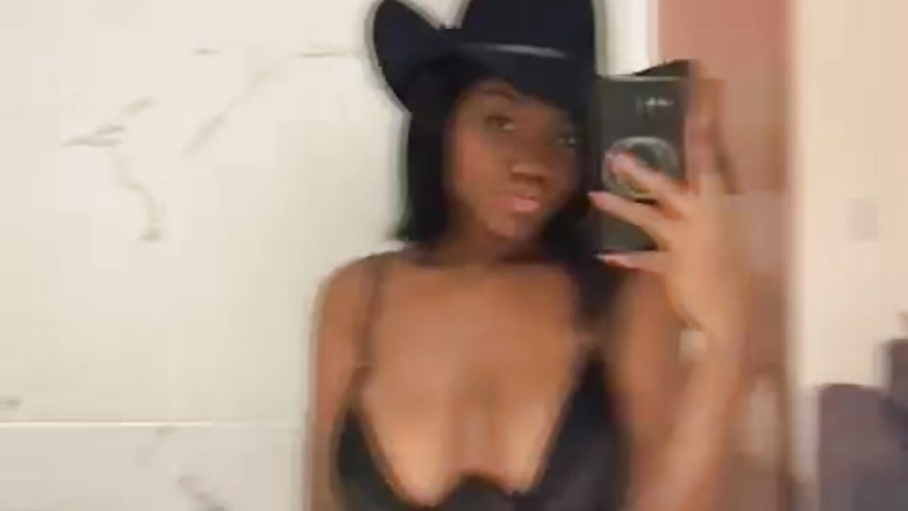 YOUR COWGIRL BARBIE - فيديو من ParisSalvatore موديل الكام
