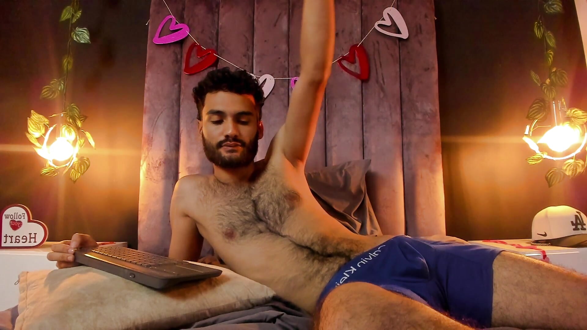 Feeling bold and ready to tease you... Watch me slowly reveal all my secrets just for you. 🔥💦 — filmik Ryan_Jackson_, modela(-lki) na kamerkach