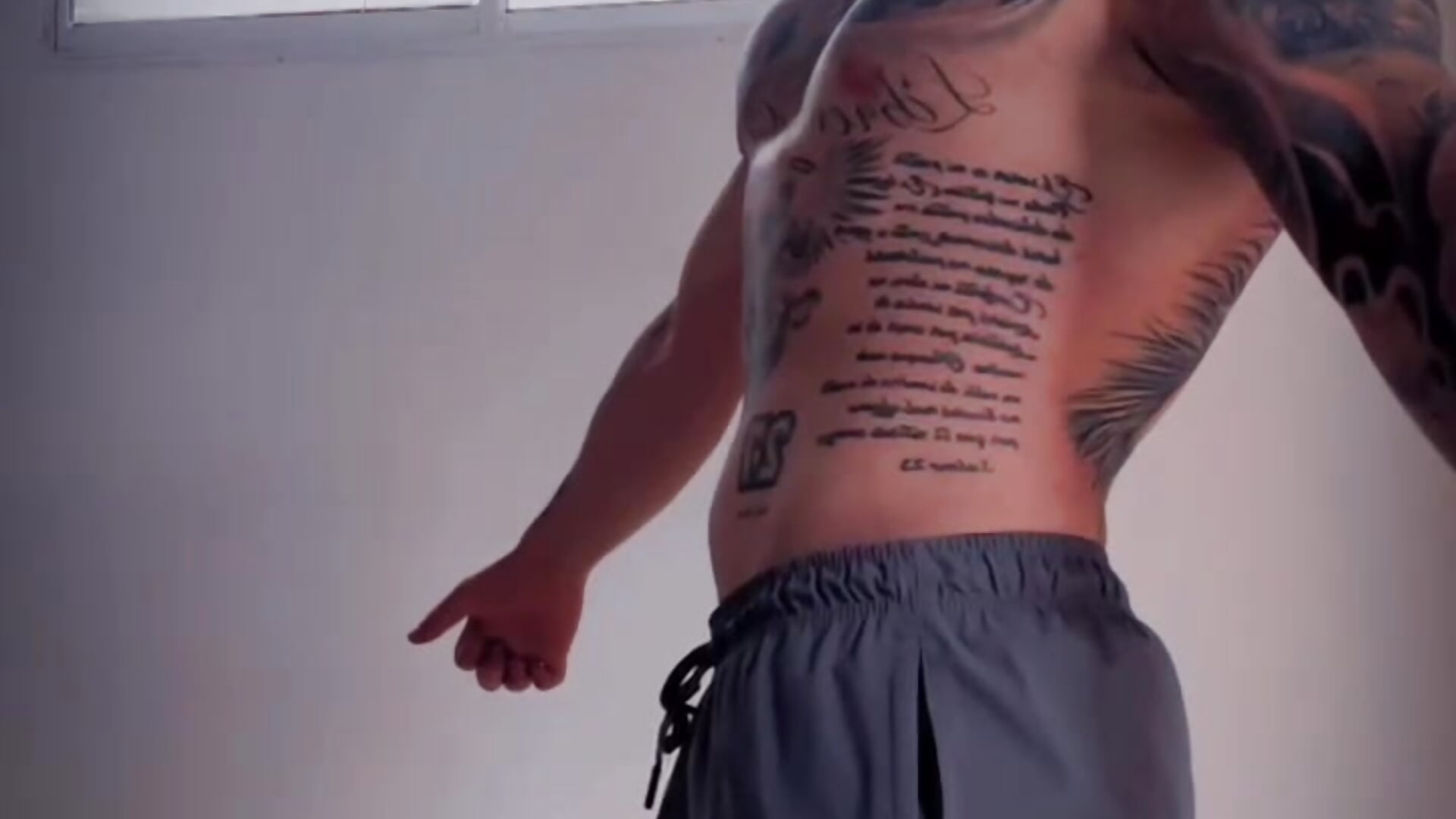 Focus 🍀 - Ades_Lowe主播的视频