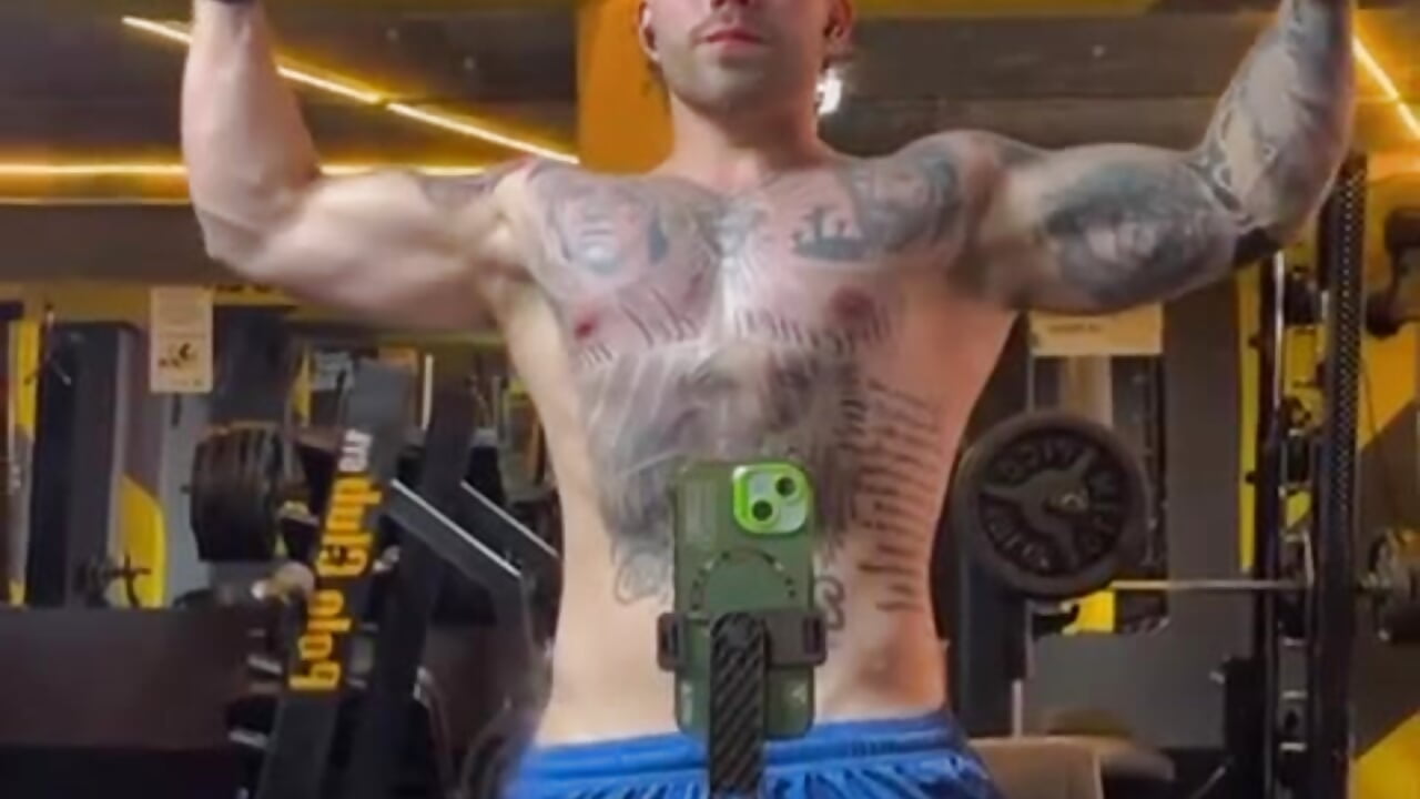 Focus 🍀 - vídeo de la modelo de cam Ades_Lowe