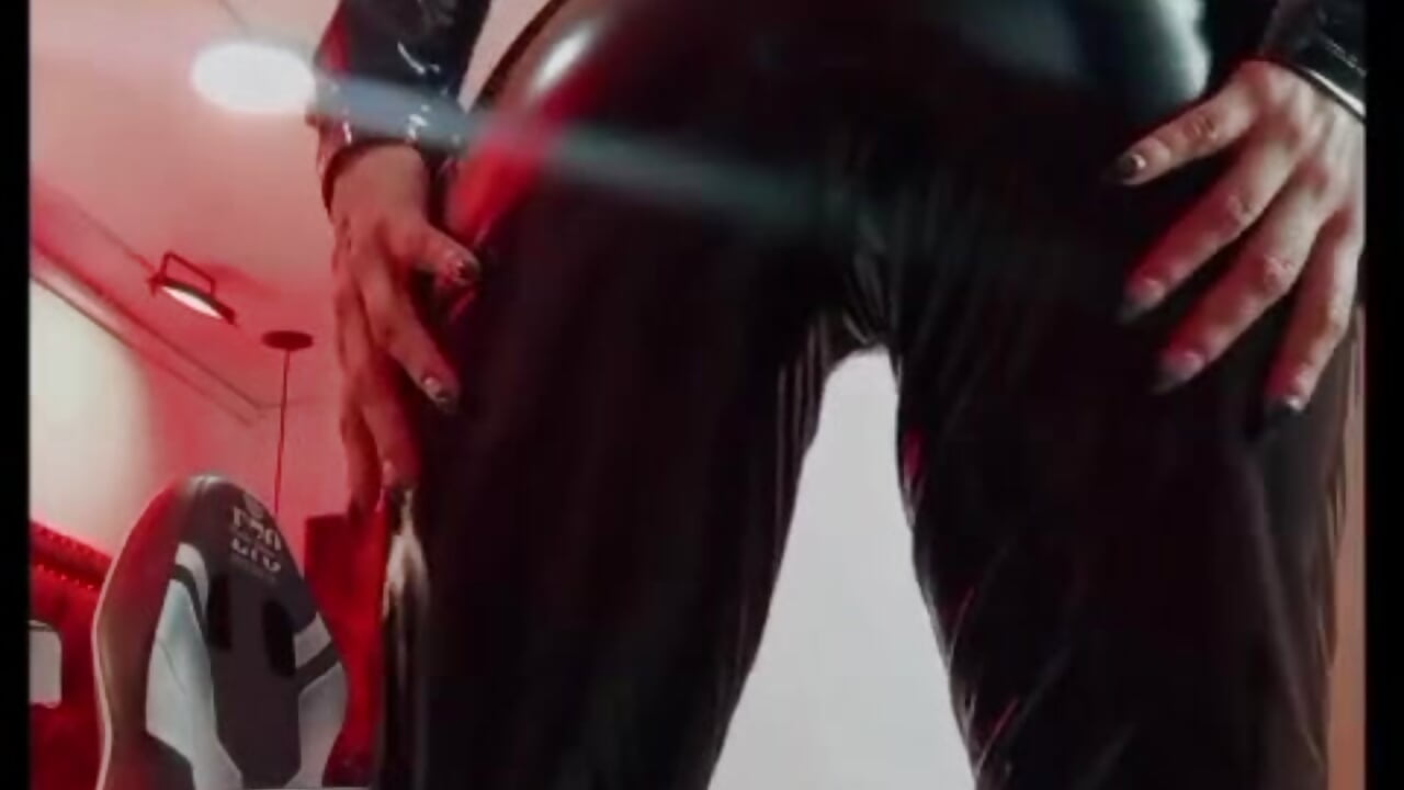 I provoke you and dominate you, and with a soft kiss, I promise you worse punishments😈 - Video von Sharon_nyx Cam-Model