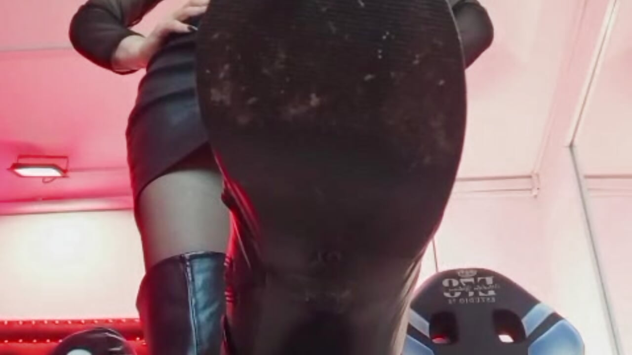 Worship these filthy boot soles, slave... turn and beg for more!😈👢 - Sharon_nyx主播的视频