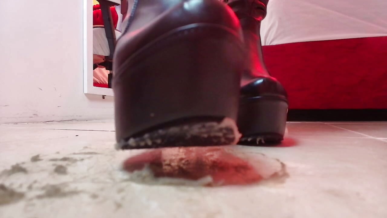 👢Trampling on everyday life to feed🥔 my slaves⛓️🖤. - Sharon_nyx 캠 모델의 동영상