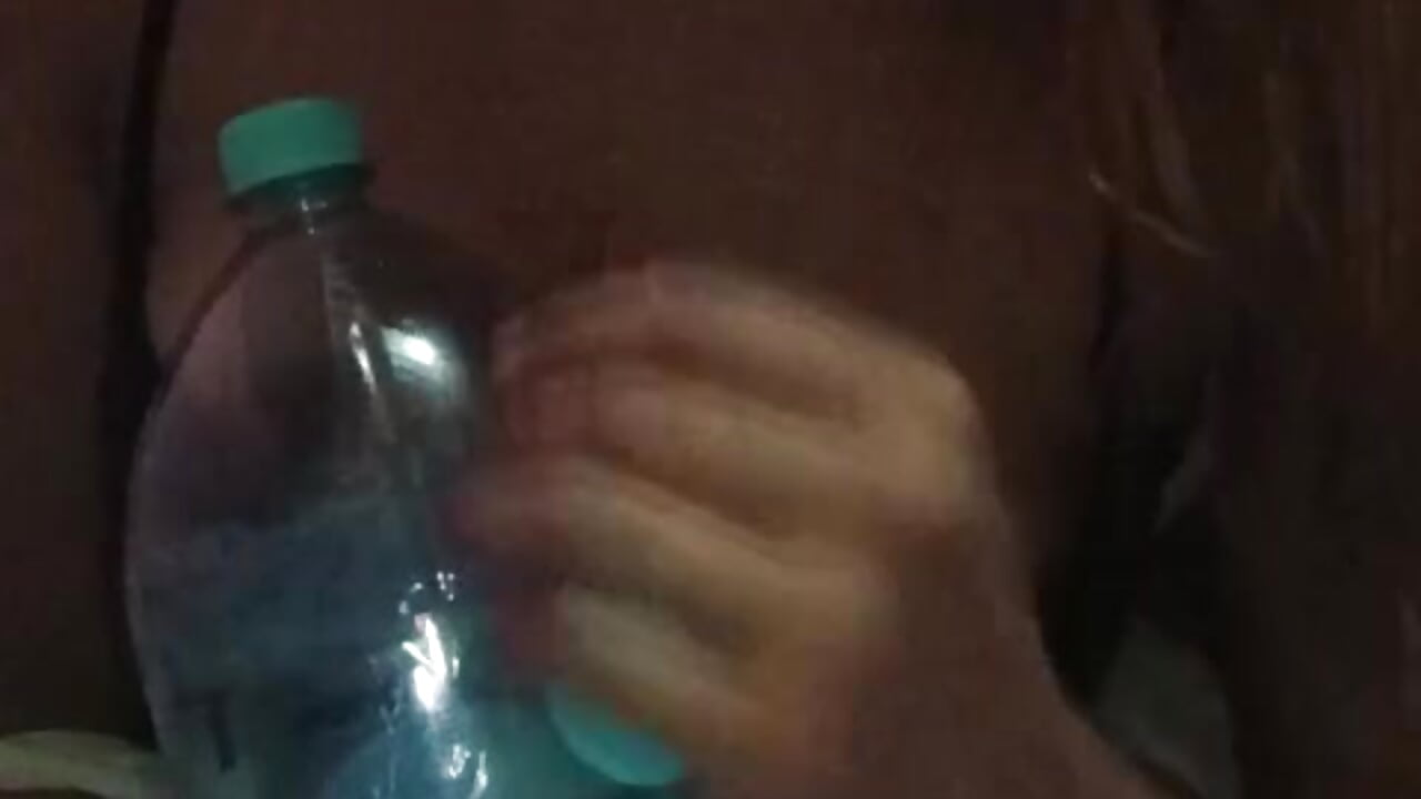 Spank my bottle - vídeo de Katy__Burning modelo de câmara