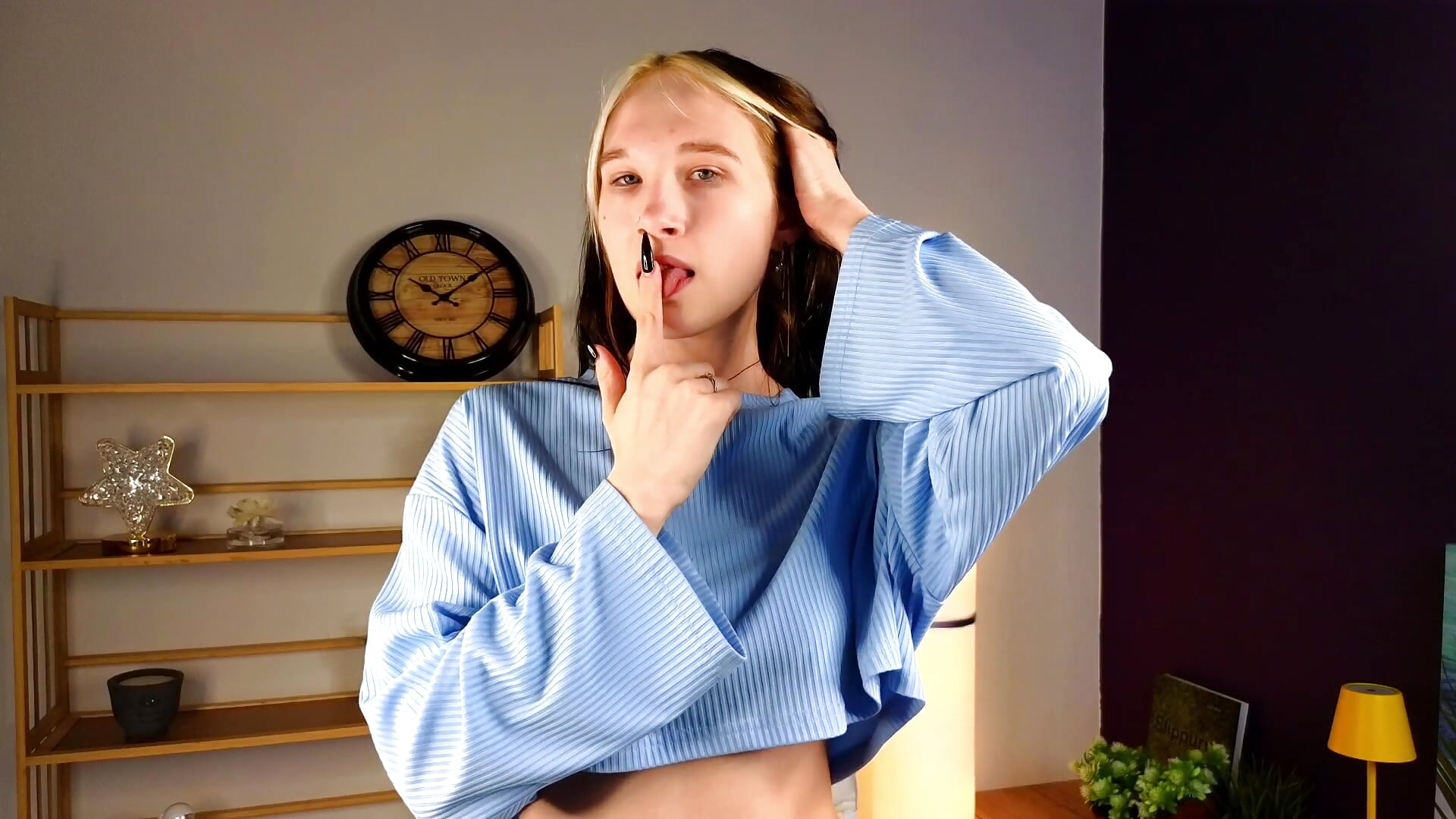 🔥HOT fingers🔥 - video by JettaHence cam model