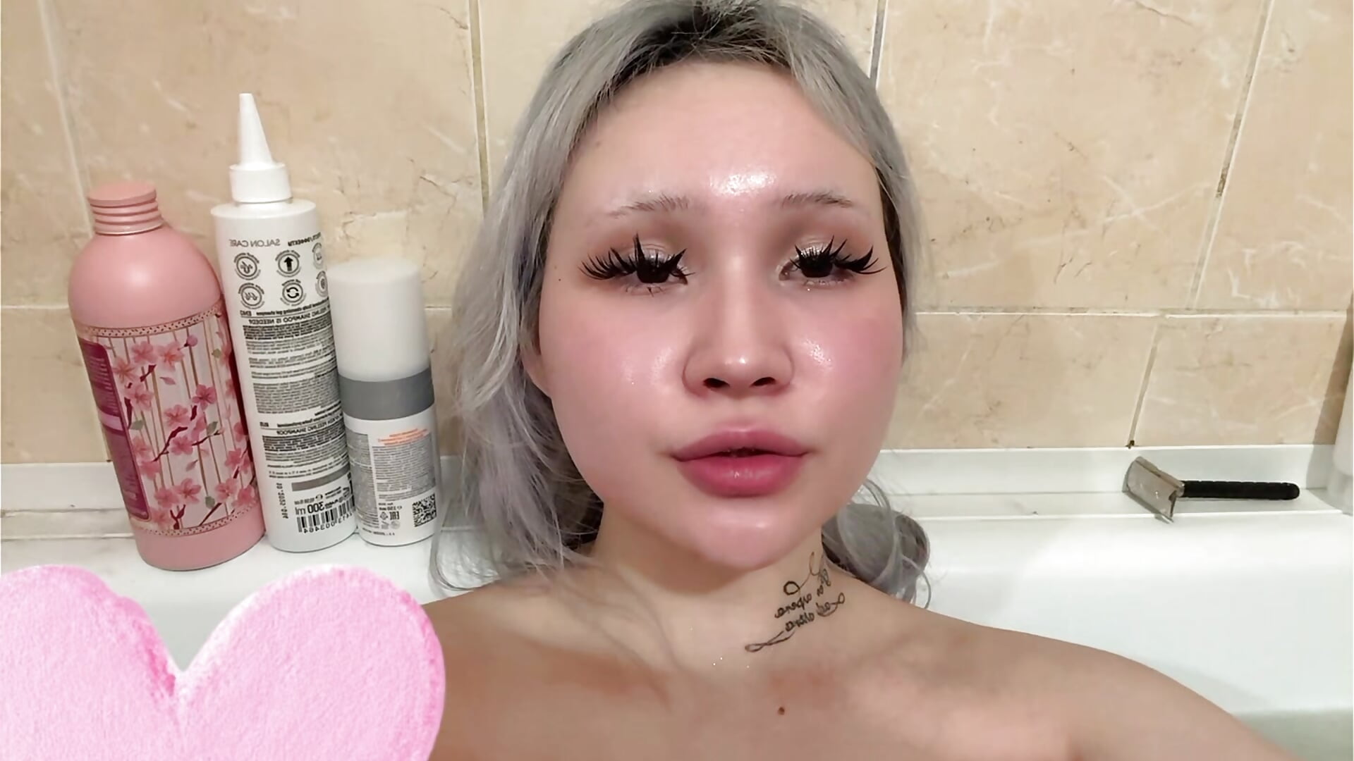 Take a bath with me 🛁🫧 - فيديو من AsiaVegas موديل الكام