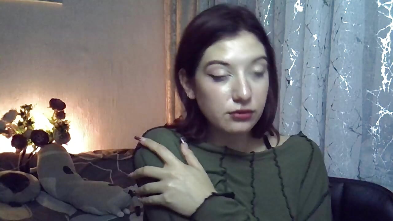 Sometimes I just dance around the house for fun — it’s when I feel the most alive. 🌙🎶 - vídeo de la modelo de cam Lily_Ember