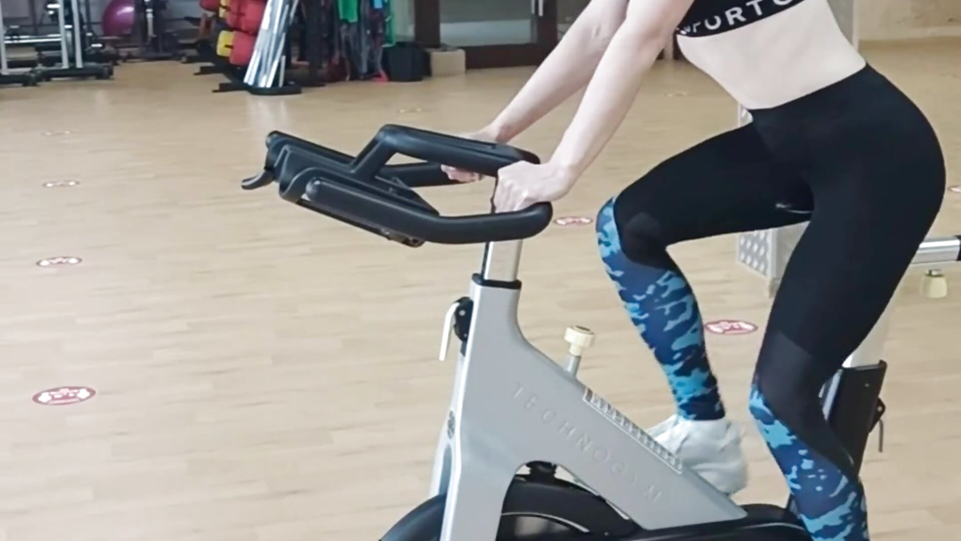 The Queen Is Getting Her Cardio 👑🚲💋 – video modela na kameri SofiaBimboss