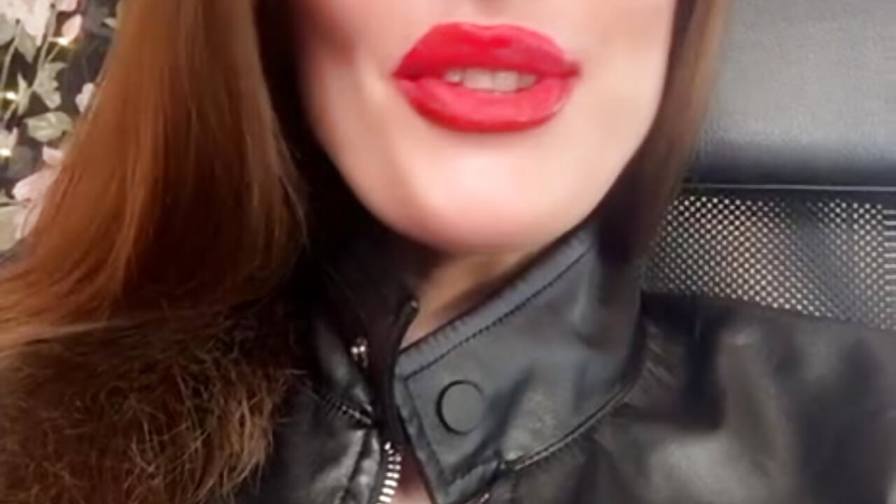 What are you said sweety?👑😘💋💓 - วิดีโอโดย SofiaBimboss โมเดลแคม