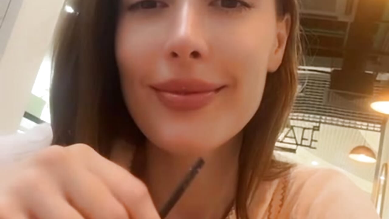 Guess favorite drink of your Mistress💚💚💚 - วิดีโอโดย SofiaBimboss โมเดลแคม