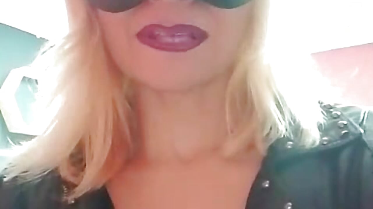 HELLO HERE, IT'S SAMANTHA - video by samanthajonexxx cam model