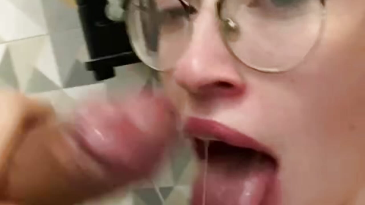 Sucking a dudes dick (the real one)– Kelly_Berry__ kameramodell videója