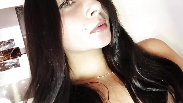 Your touches slow down by my chest - video by SamayRyann cam model