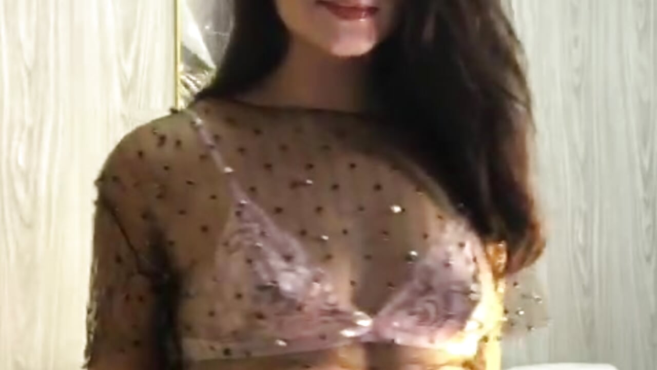 I'm just a little shy - video by SamayRyann cam model