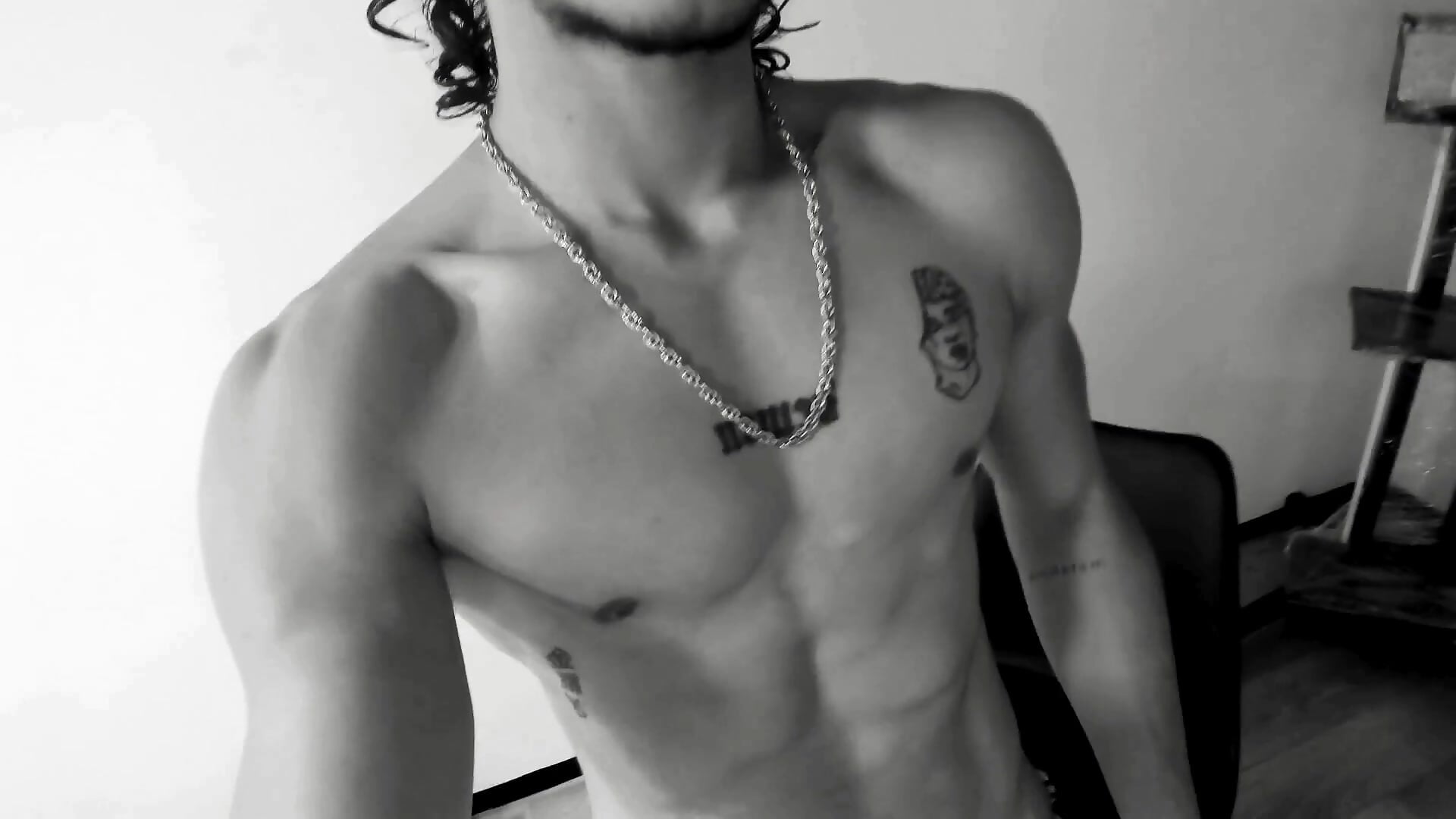 my muscular body and my tattoos - video by JackesTaylor cam model