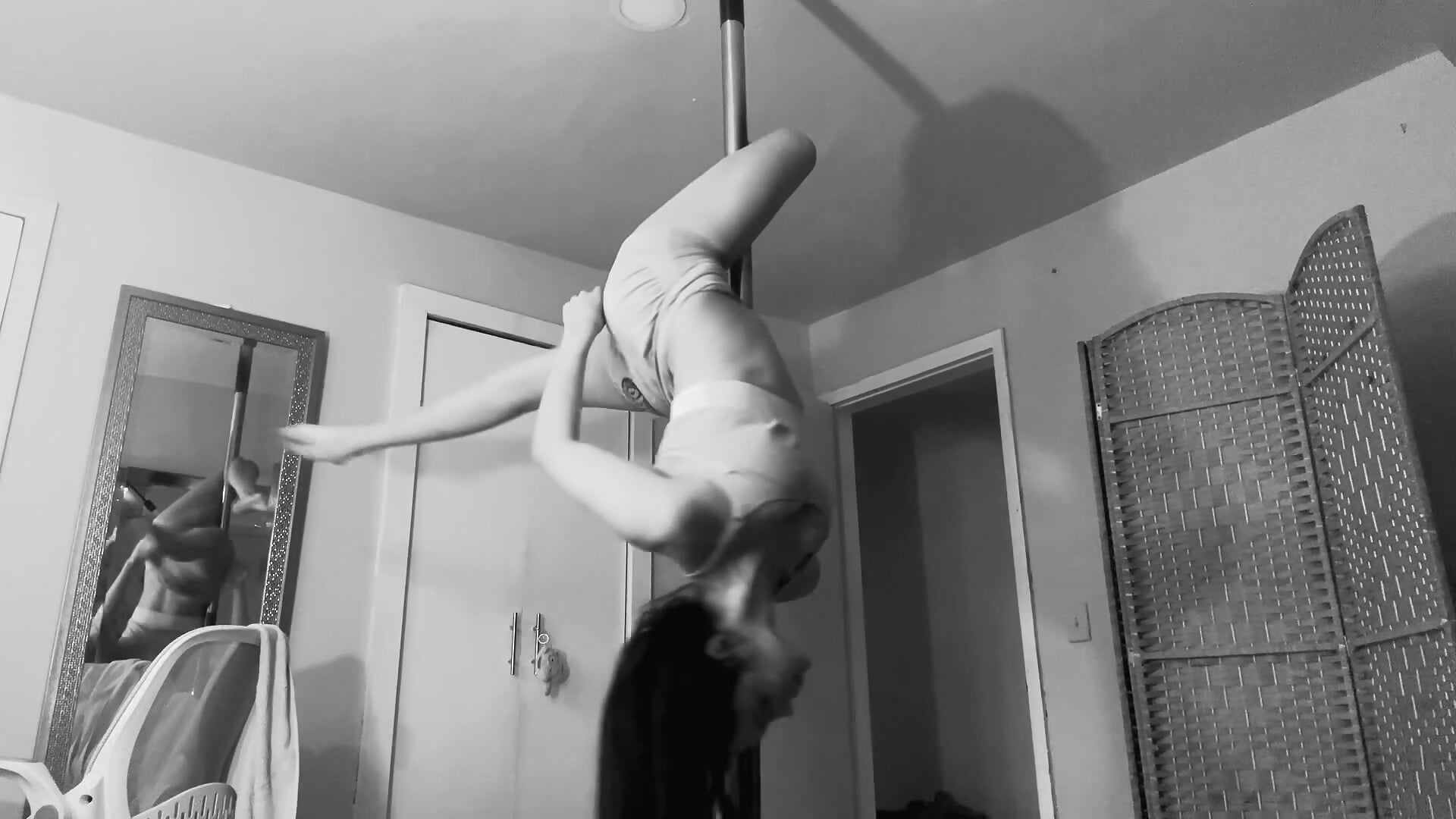I love pole ! 🫶🏻🗿 – video od webkamerové modelky lost_wood19