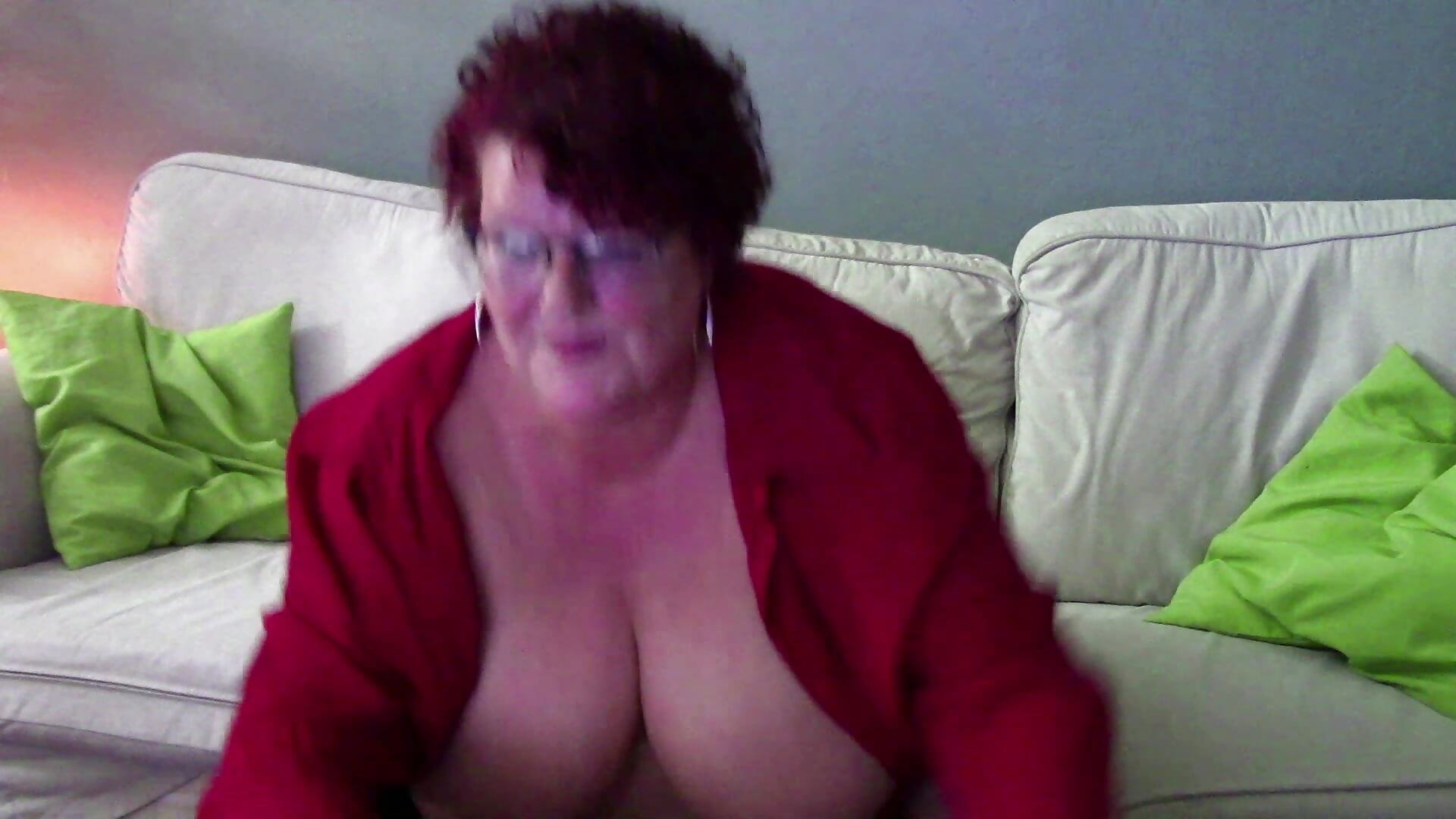 Naughty wet pussy Mommy ! – video od webkamerové modelky GrandJo69