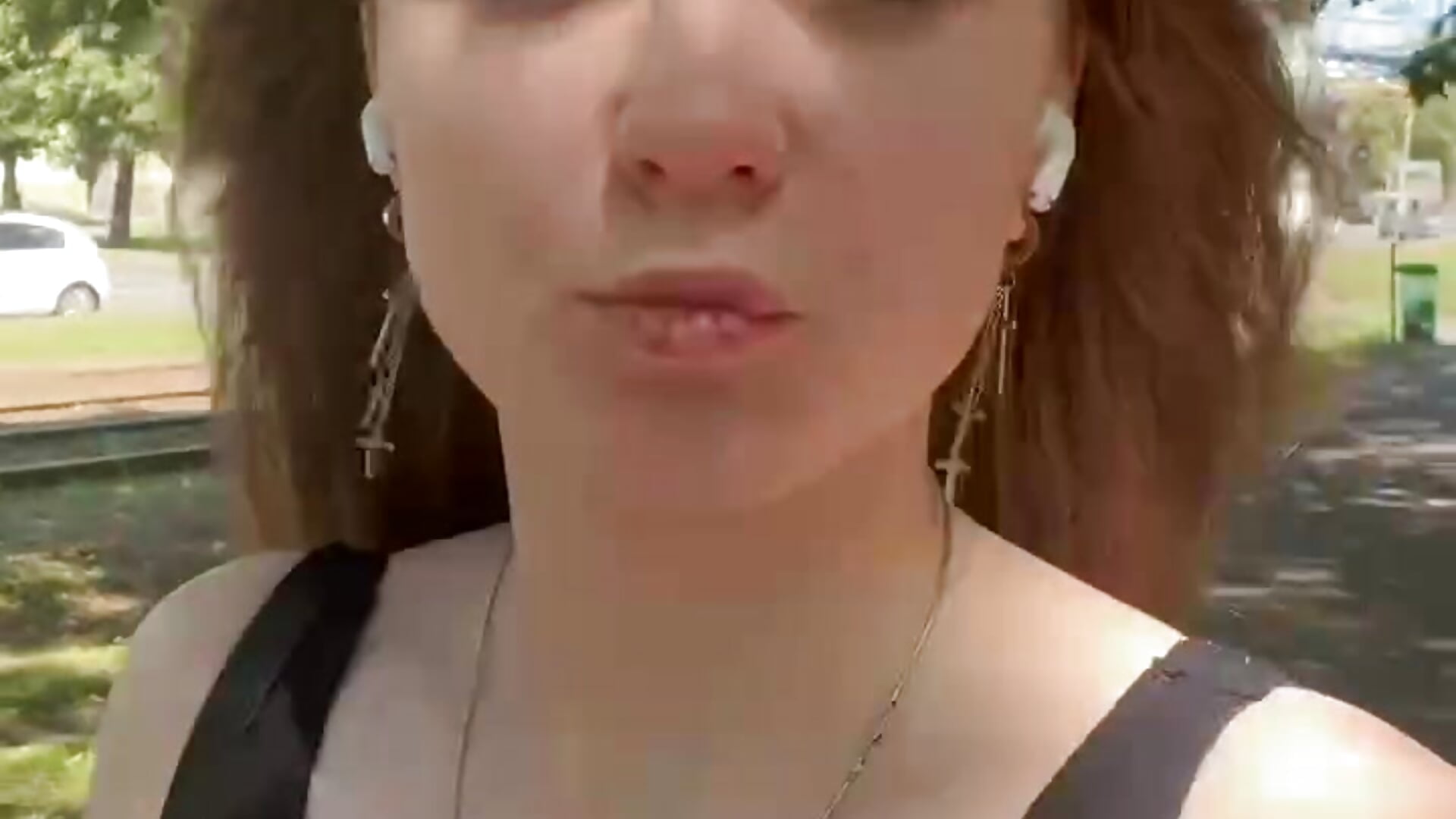 walking in nature with music😉 - vidéo du modèle de showcams foxy_tease_