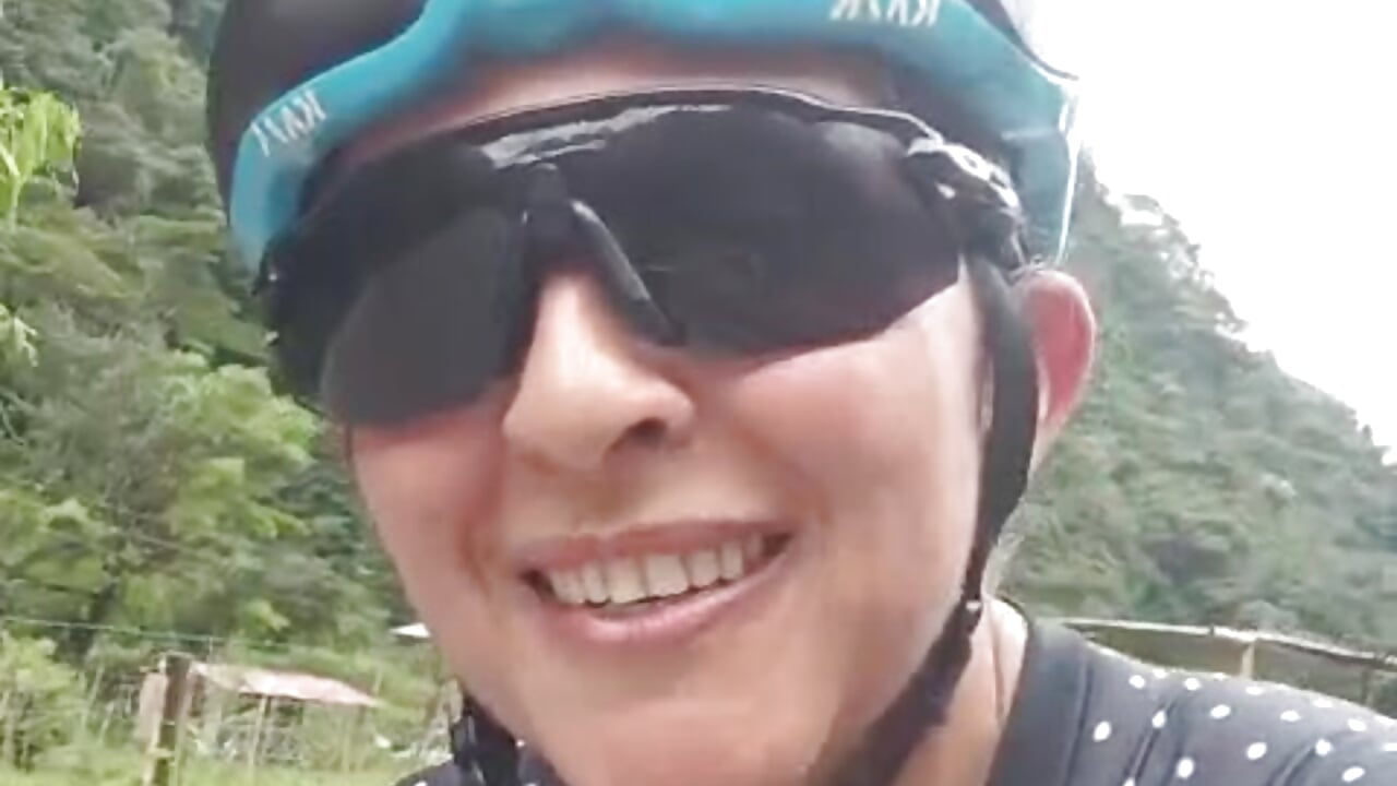 outdoor physical activity 🥵 - video by vivi_ruby cam model