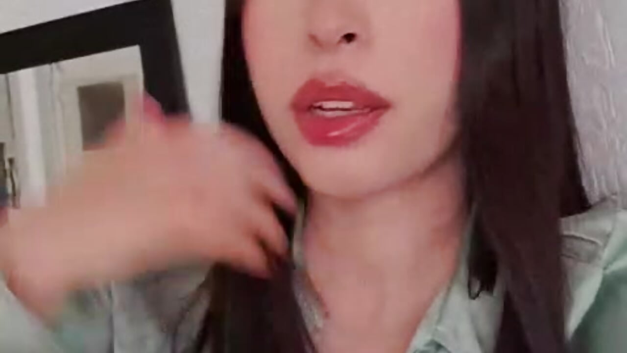 My lips are addictive, oops 🫦❤️‍🔥 - video by SarahMiler_ cam model