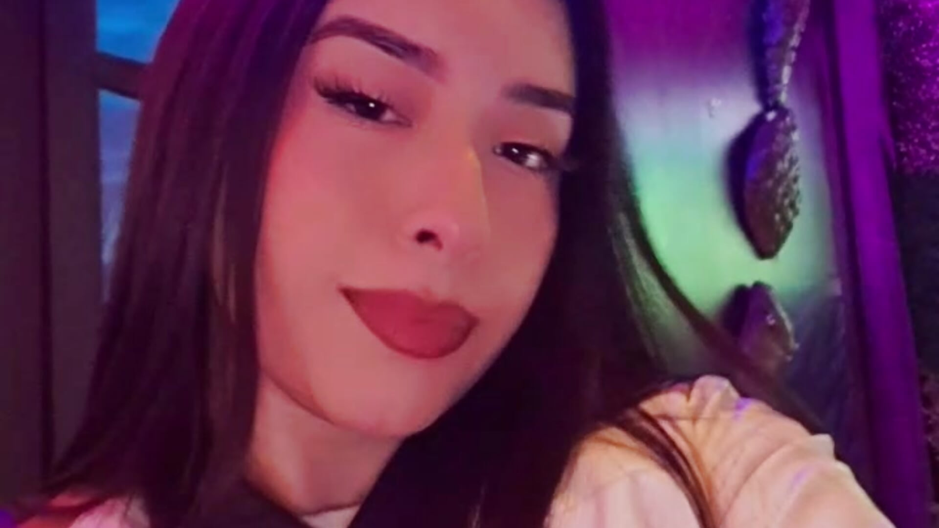 ⭐🤗😋⭐ - video by SarahMiler_ cam model