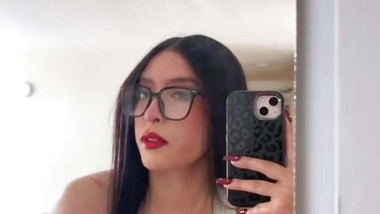 I love my smile 🫦💫 - video by SarahMiler_ cam model