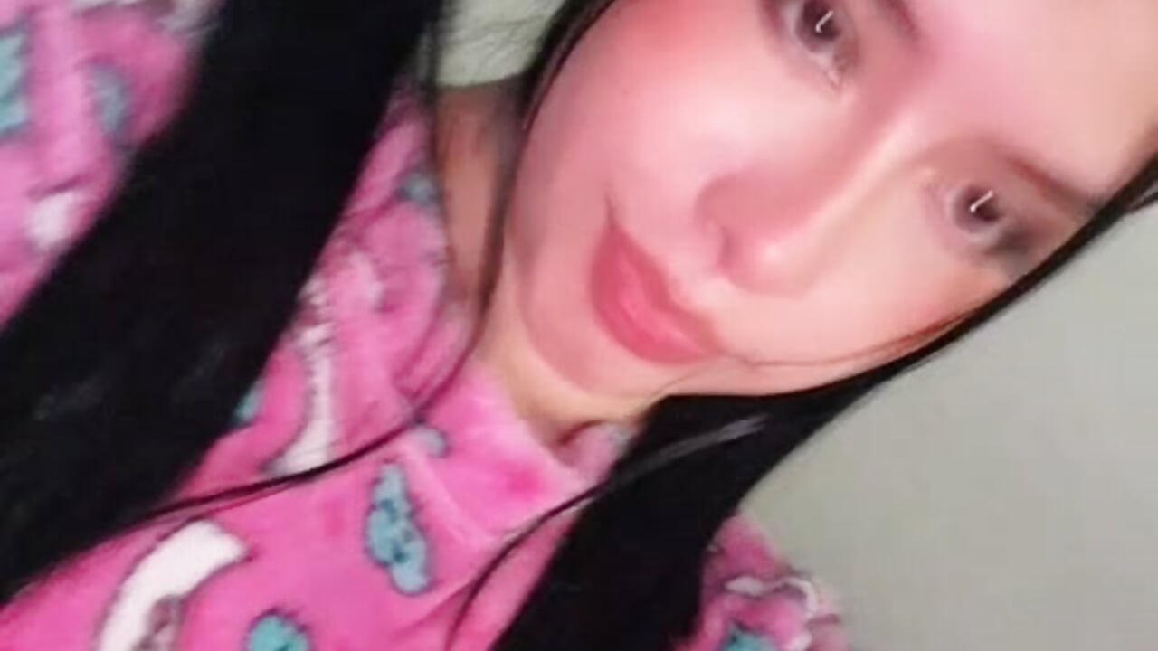 🤗Yo y mi pijama ups  🤗 - video by SarahMiler_ cam model