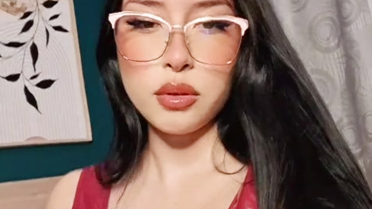 👀😚 - video by SarahMiler_ cam model