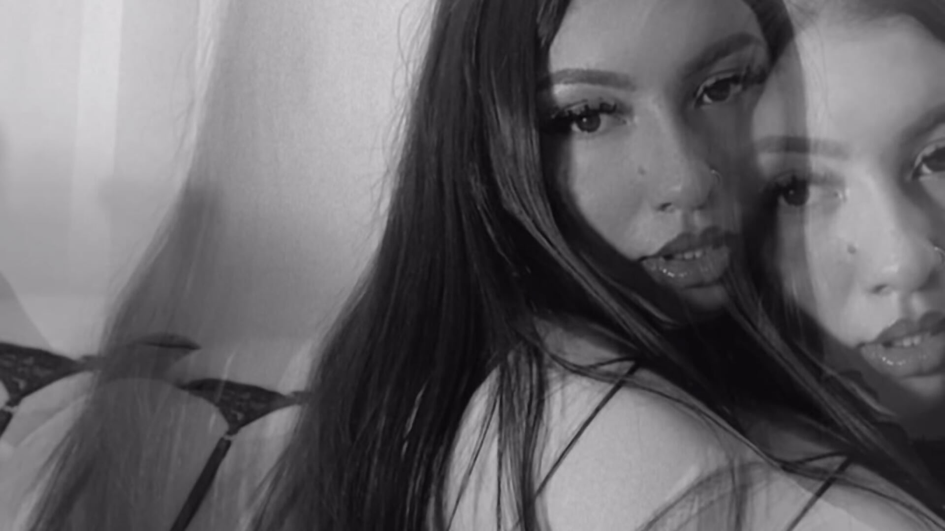 09BB28E8-31DB-4852-B5A9-646D59052126 - video by Issa_Santana cam model