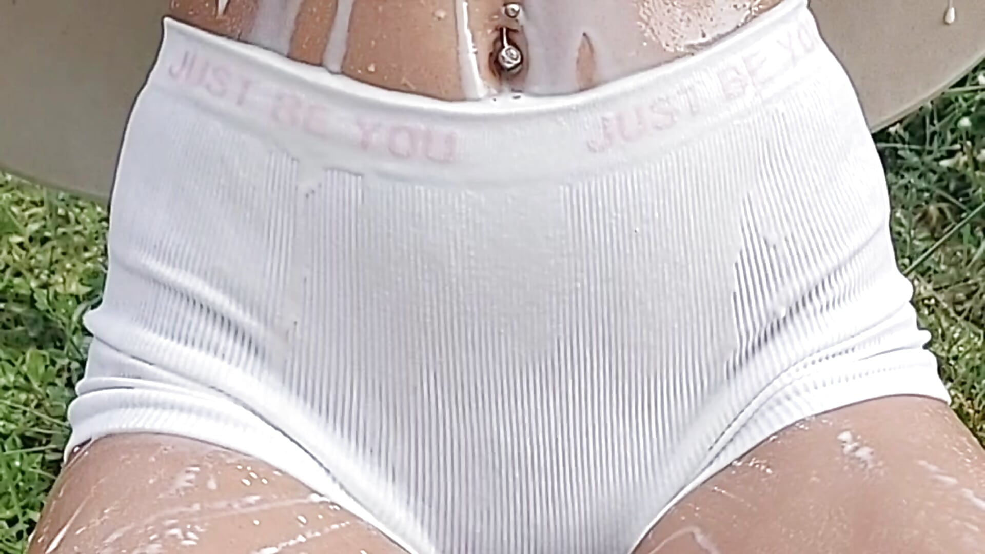 Milk bath for the kitten - video di AnaLuxJulia modella di cam