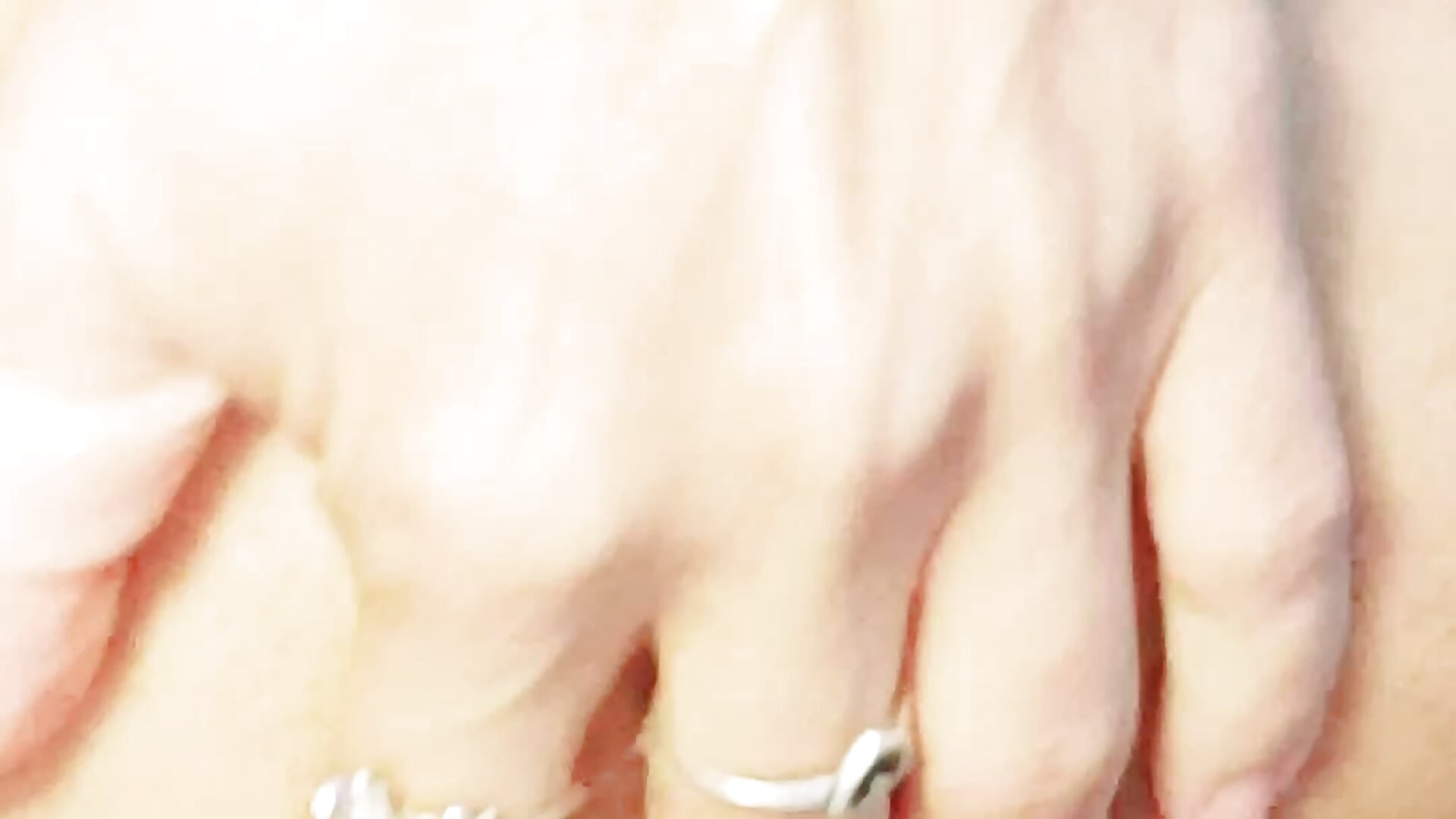 Brincando com toy - video di AnaLuxJulia modella di cam