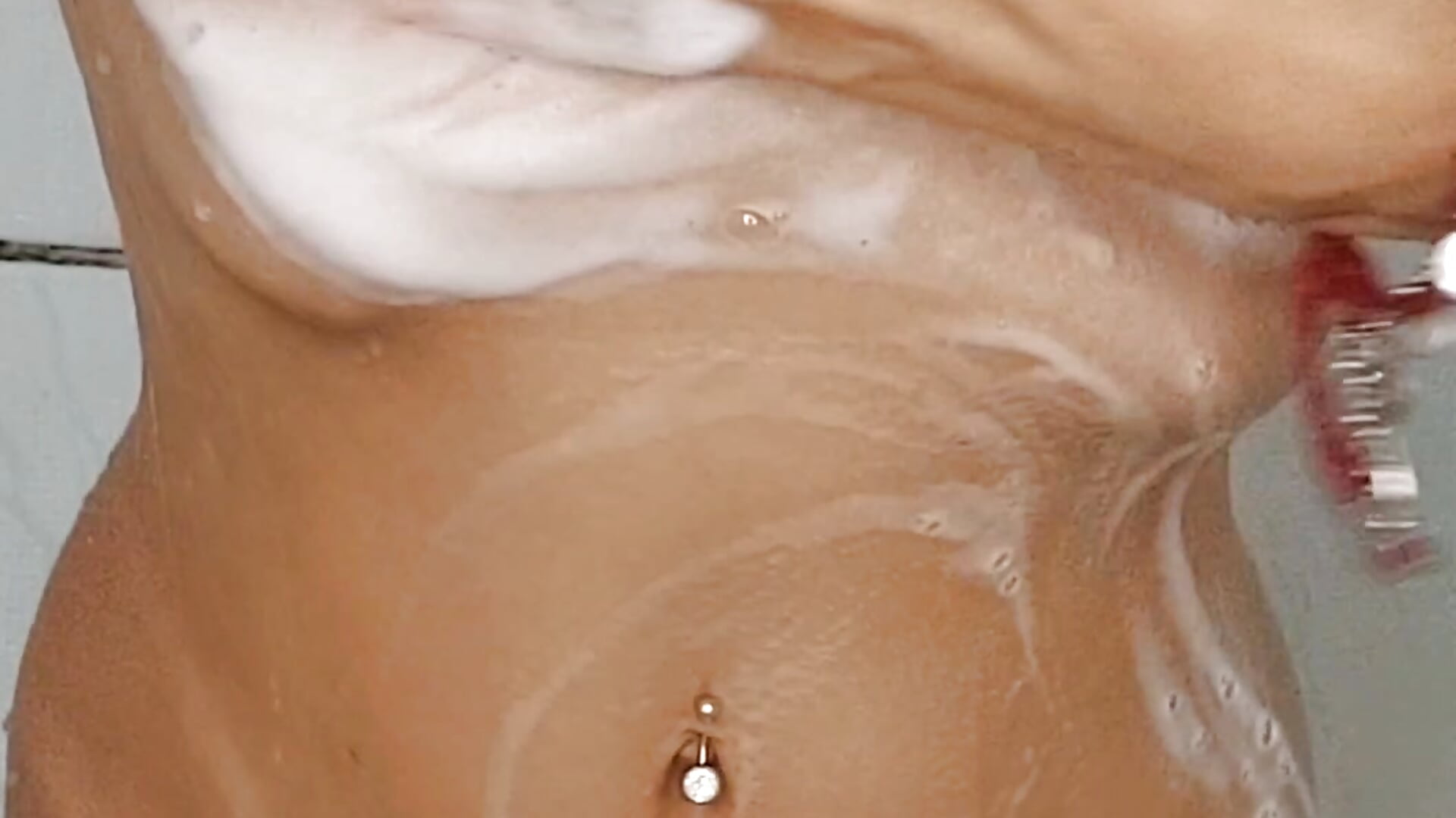 Bubble bath 1 - video di AnaLuxJulia modella di cam