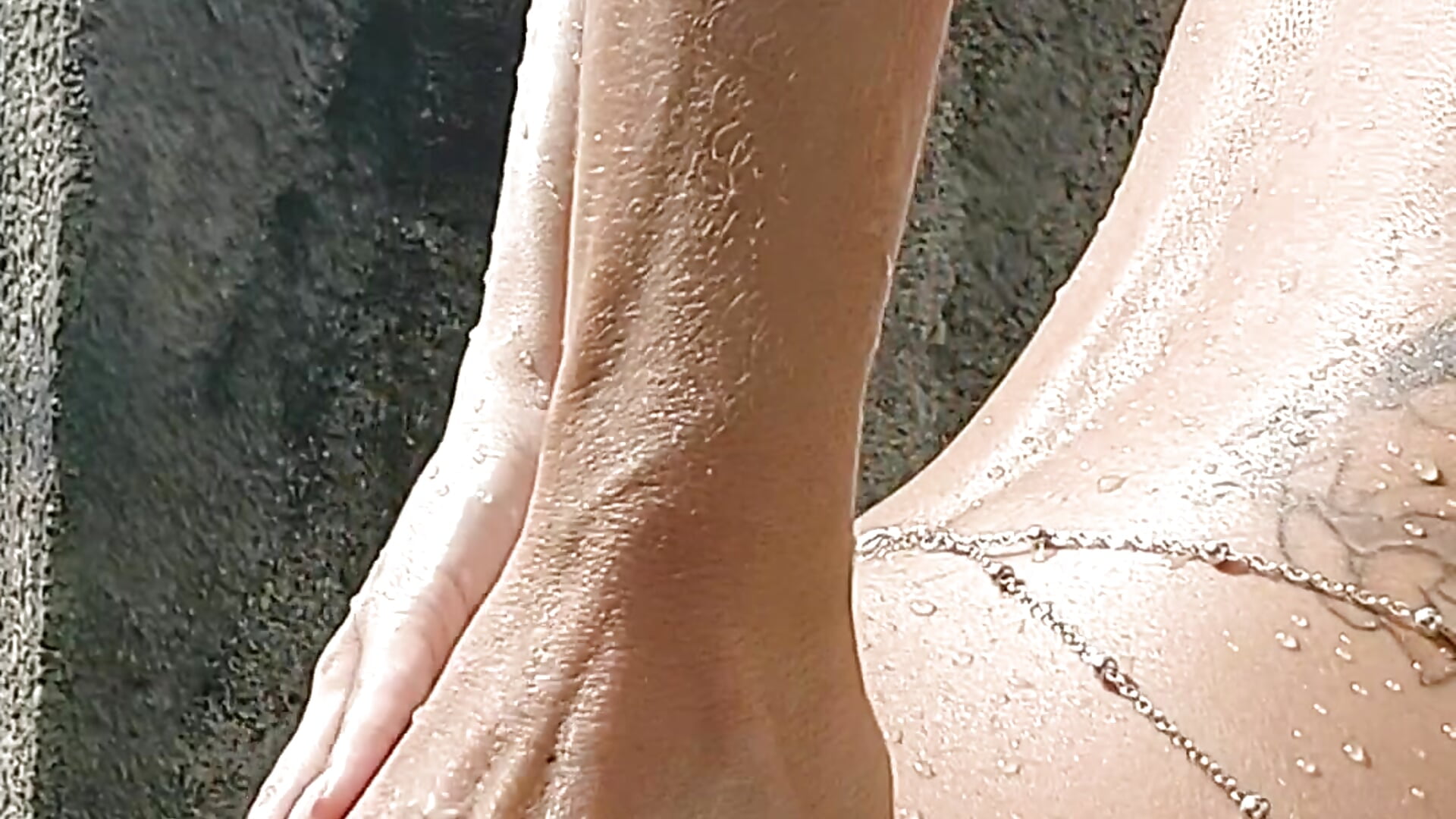 Bumbum molhadinho/ wet butt - video di AnaLuxJulia modella di cam